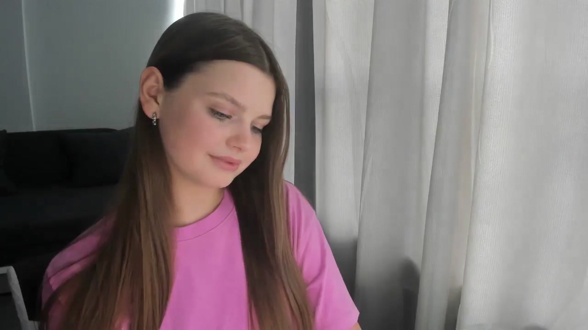 Gallery image thumbnail from Annaneon's myfreecams stream on, 06/15/2025, 13:54 image 4 of 20