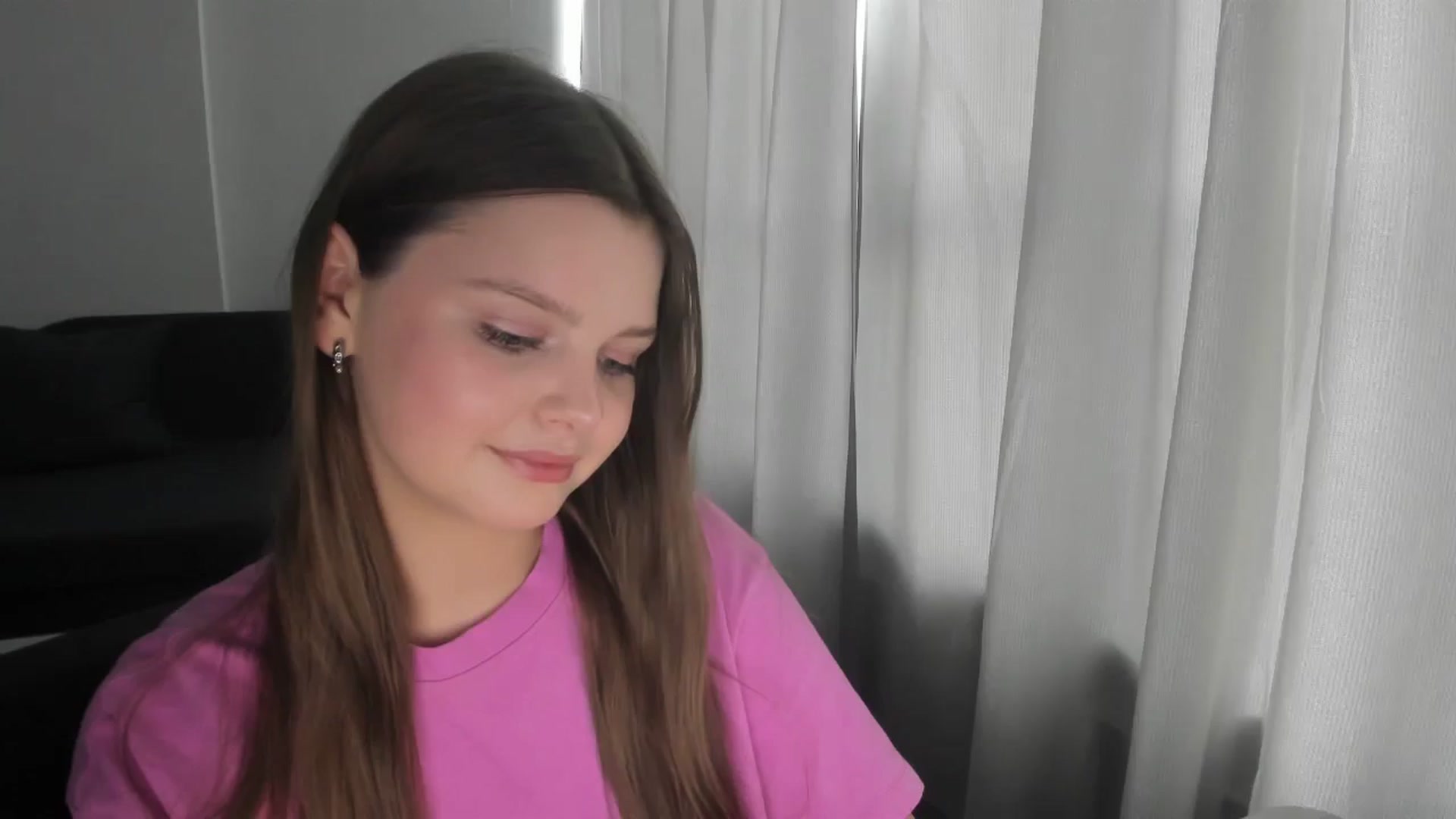 Gallery image thumbnail from Annaneon's myfreecams stream on, 06/16/2025, 12:57 image 19 of 20