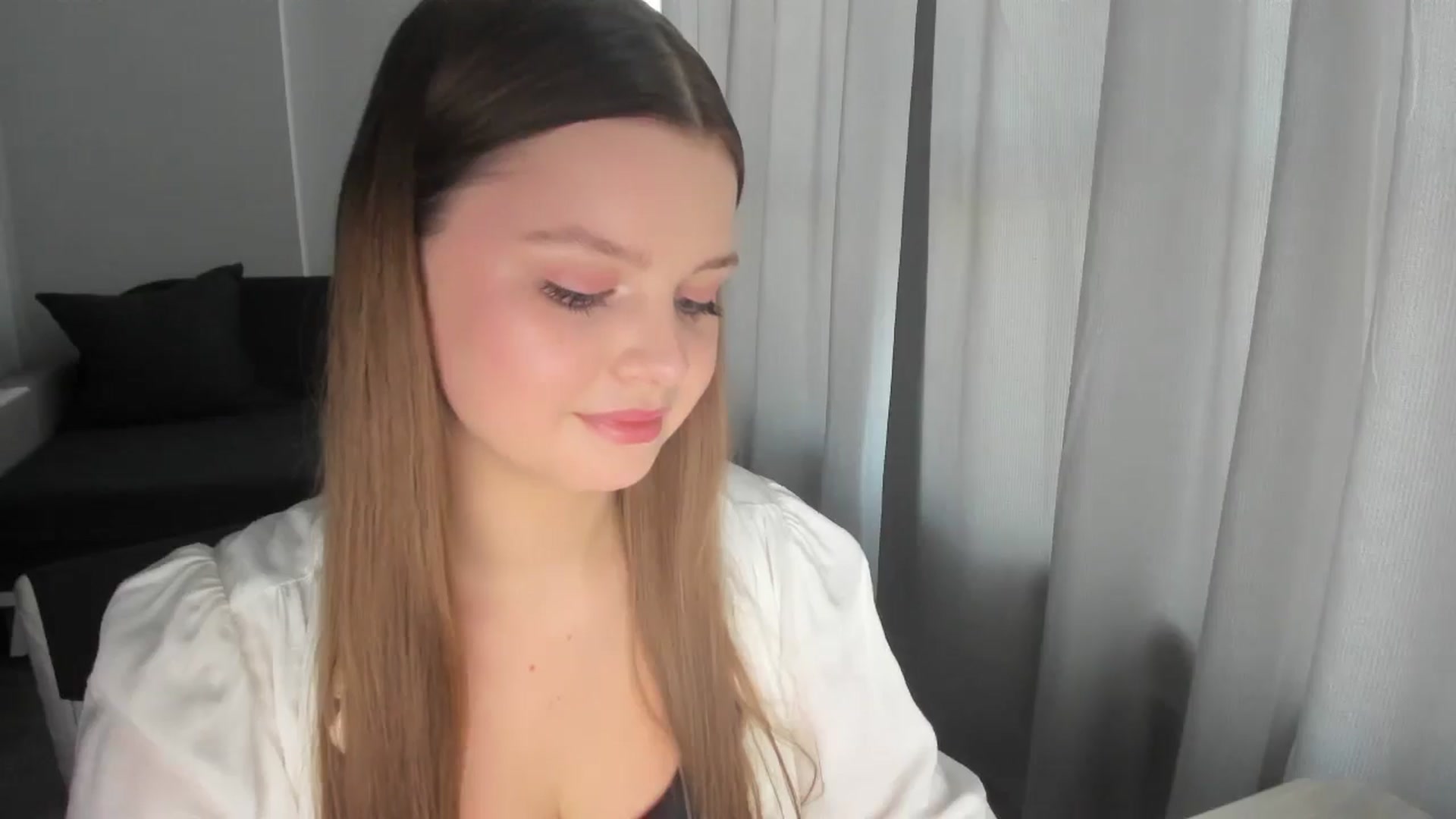 Gallery image thumbnail from Annaneon's myfreecams stream on, 06/18/2025, 09:19 image 3 of 20