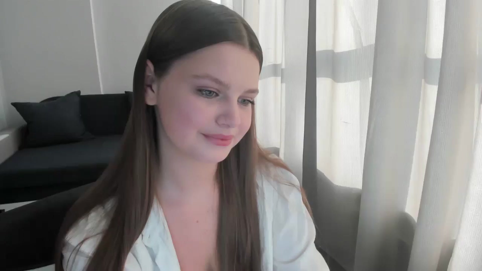 Gallery image thumbnail from Annaneon's myfreecams stream on, 06/18/2025, 16:00 image 17 of 20