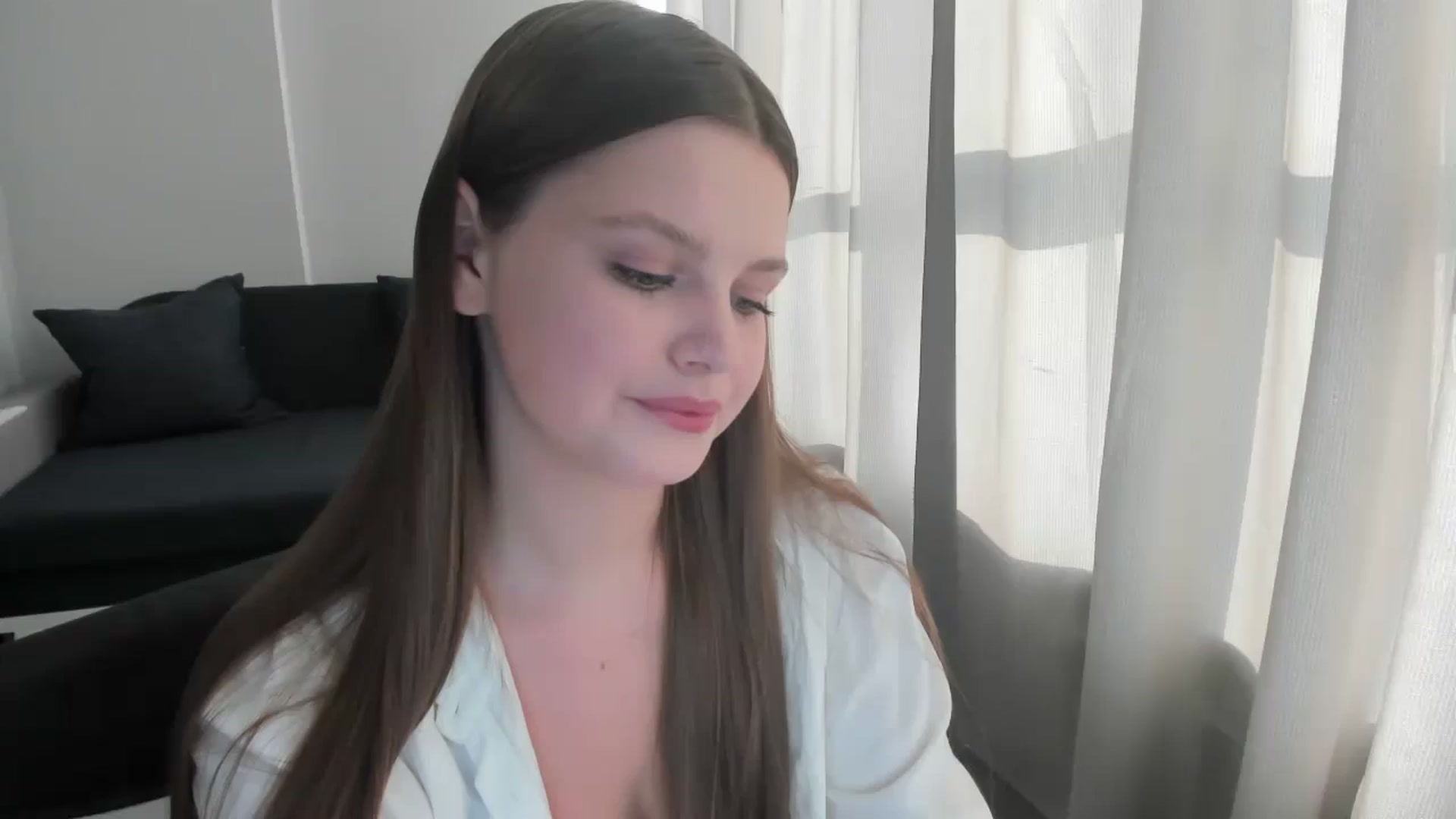Gallery image thumbnail from Annaneon's myfreecams stream on, 06/18/2025, 16:00 image 18 of 20