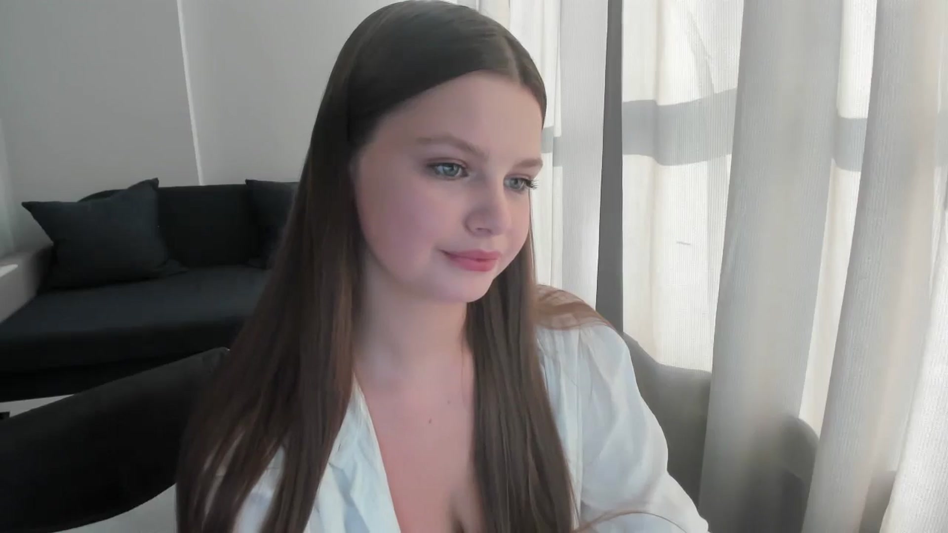 Gallery image thumbnail from Annaneon's myfreecams stream on, 06/18/2025, 16:00 image 5 of 20