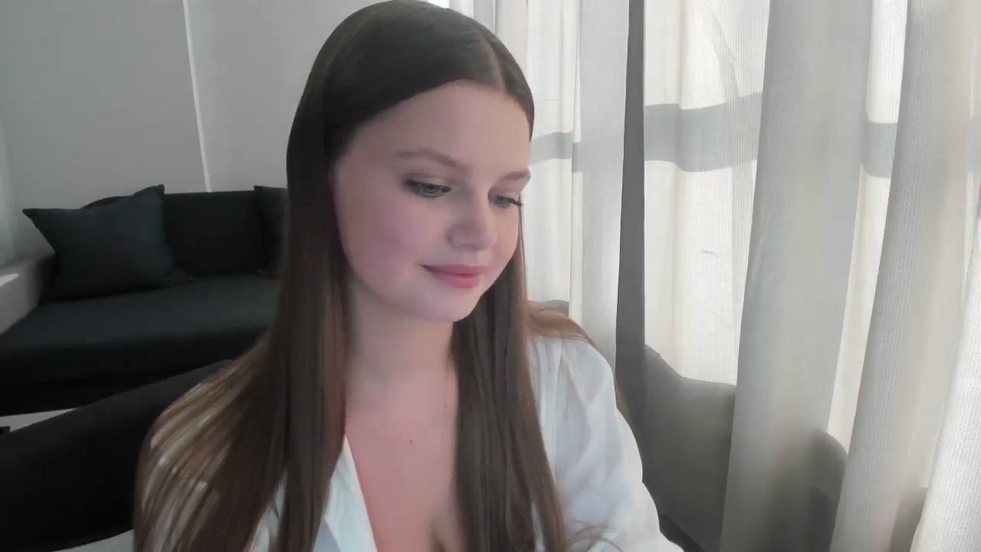 Gallery image thumbnail from Annaneon's myfreecams stream on, 06/18/2025, 16:00 image 3 of 20
