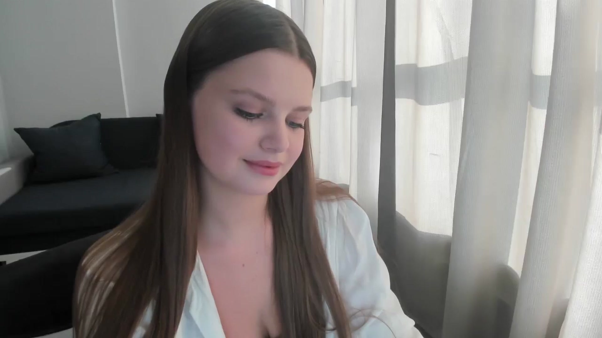 Gallery image thumbnail from Annaneon's myfreecams stream on, 06/18/2025, 16:00 image 2 of 20
