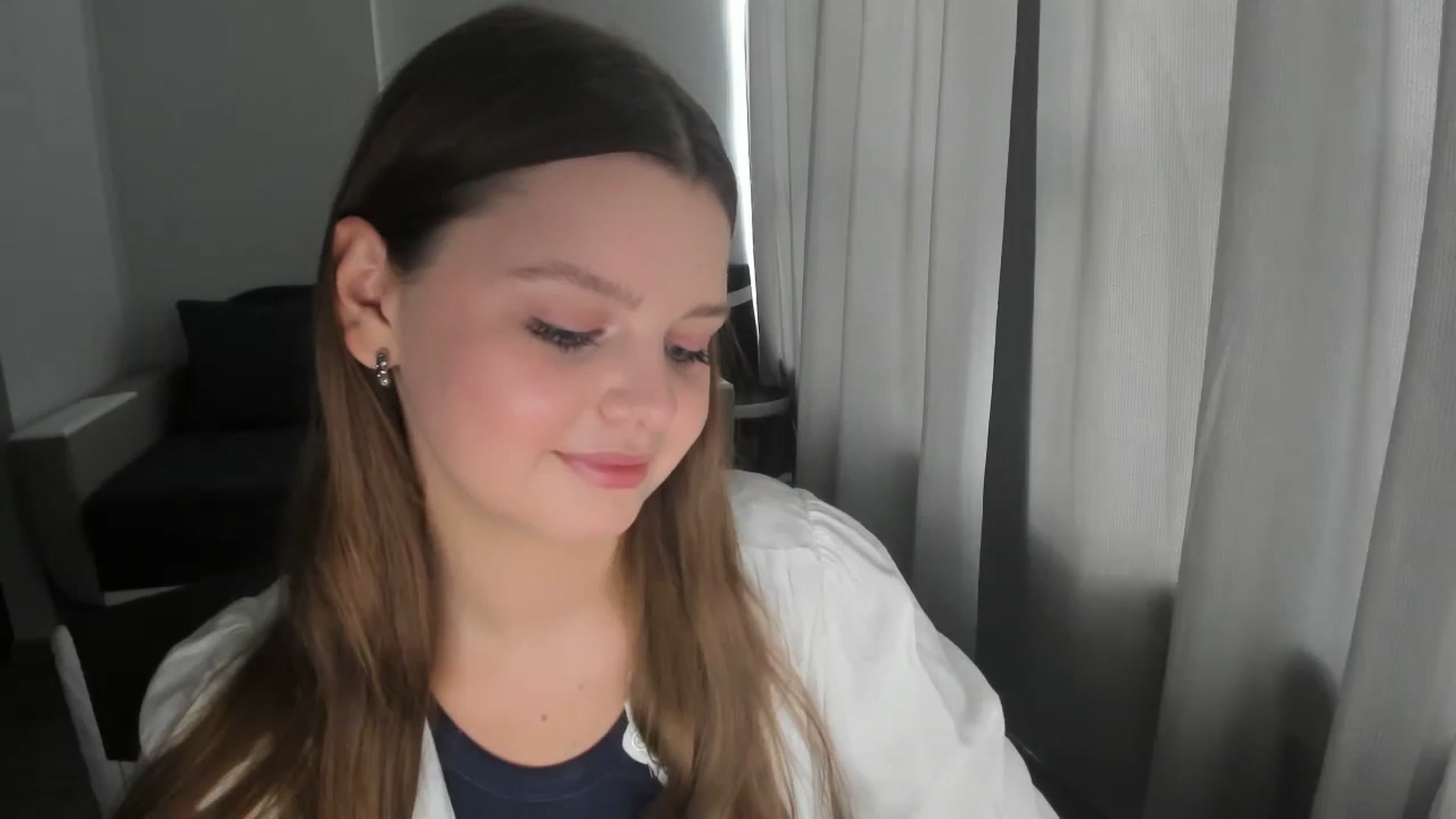 Gallery image thumbnail from Annaneon's myfreecams stream on, 06/19/2025, 09:57 image 9 of 20