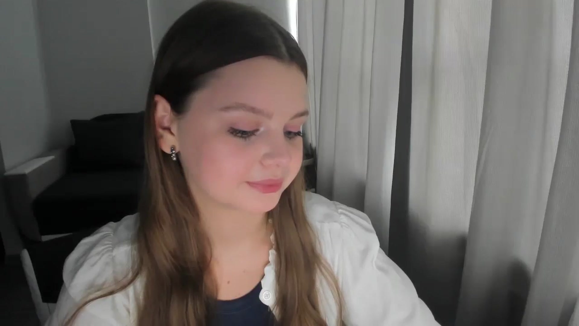 Gallery image thumbnail from Annaneon's myfreecams stream on, 06/19/2025, 09:57 image 2 of 20