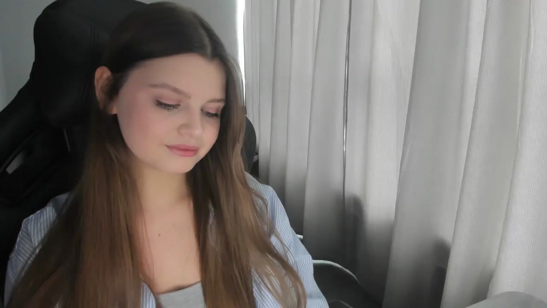 Gallery image thumbnail from Annaneon's myfreecams stream on, 06/22/2025, 11:44 image 3 of 20