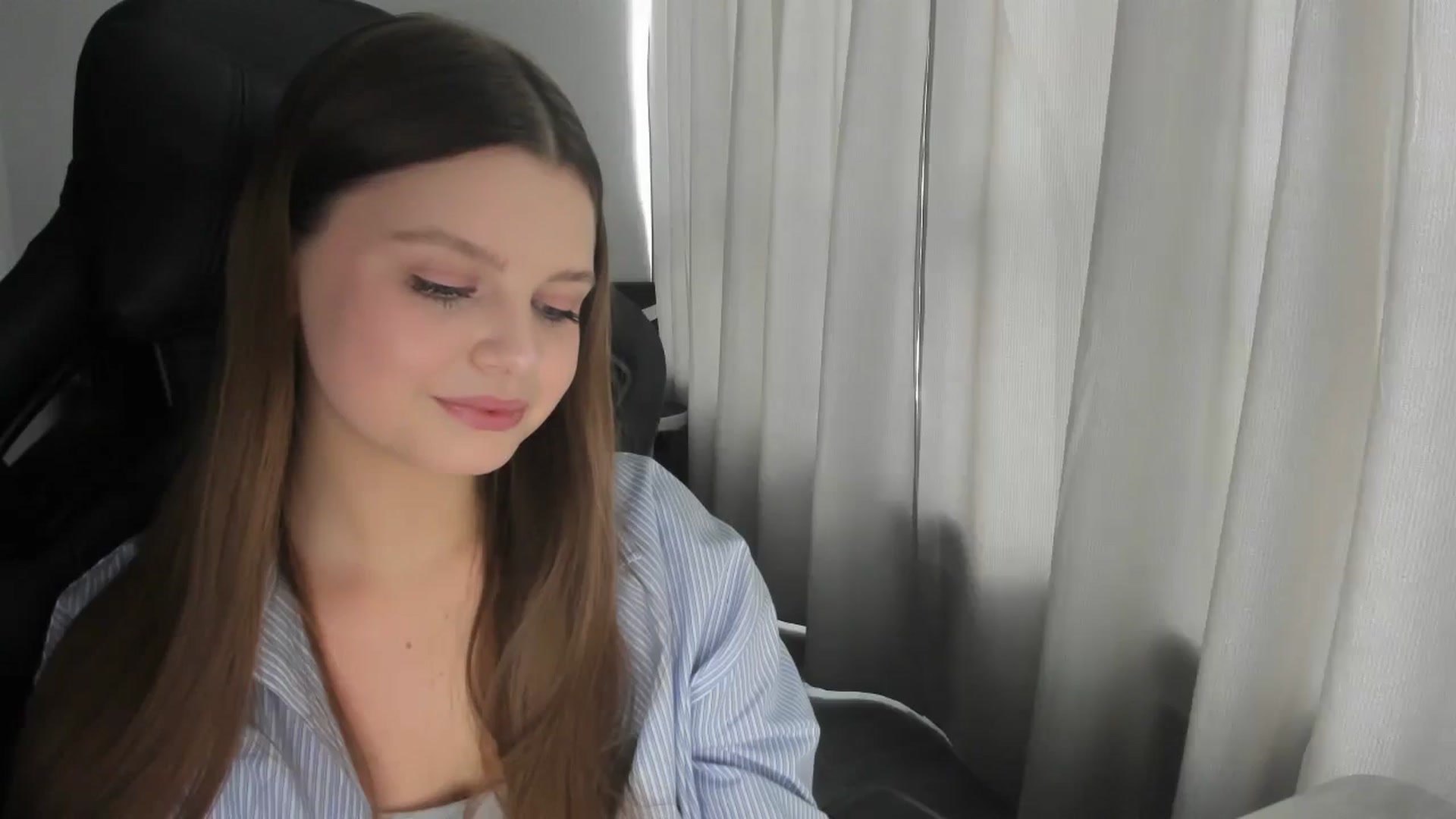Gallery image thumbnail from Annaneon's myfreecams stream on, 06/22/2025, 11:44 image 12 of 20