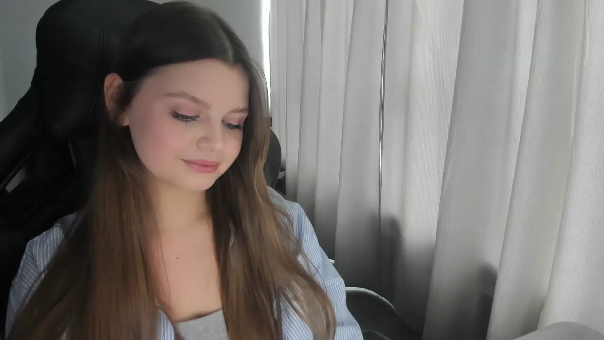 Gallery image thumbnail from Annaneon's myfreecams stream on, 06/22/2025, 11:44 image 2 of 20