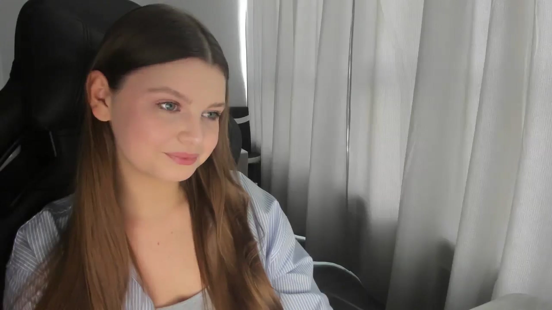 Gallery image thumbnail from Annaneon's myfreecams stream on, 06/22/2025, 11:44 image 10 of 20