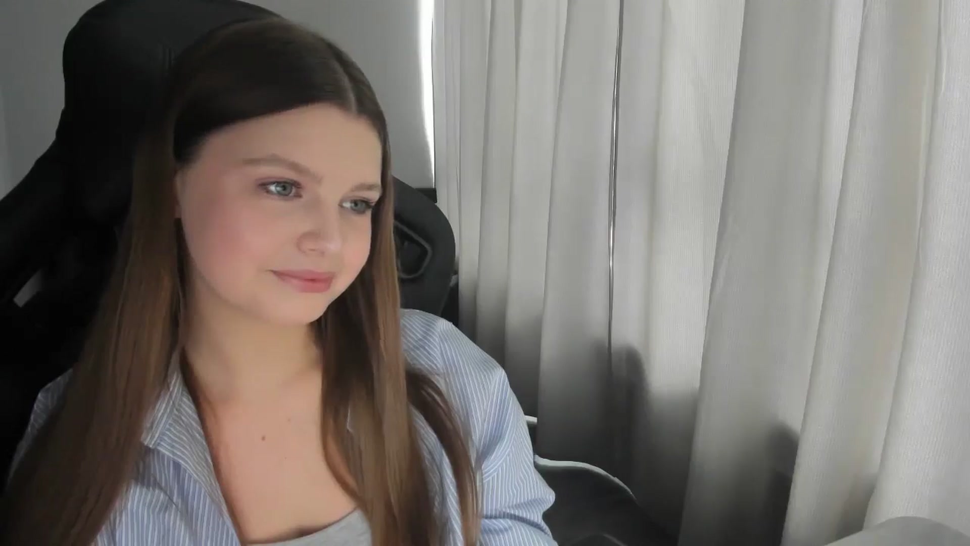 Gallery image thumbnail from Annaneon's myfreecams stream on, 06/22/2025, 11:44 image 18 of 20