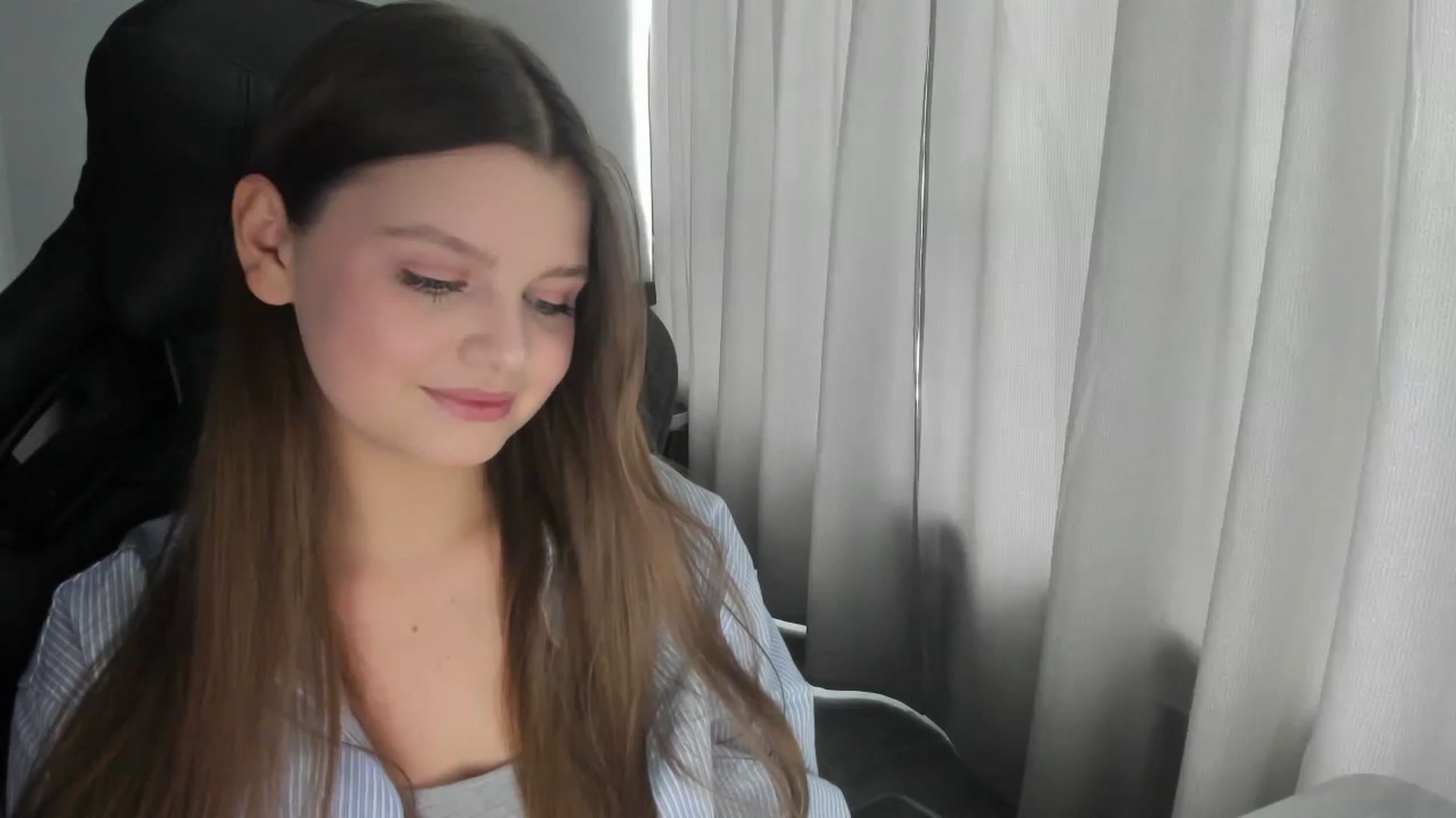 Gallery image thumbnail from Annaneon's myfreecams stream on, 06/22/2025, 11:44 image 4 of 20