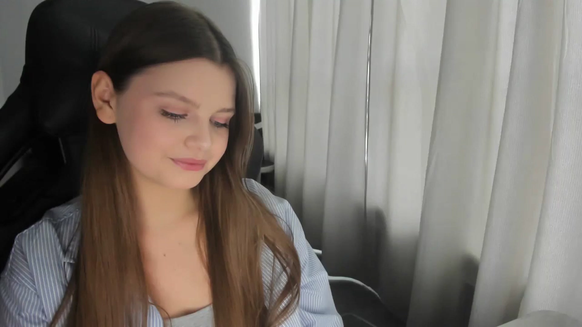 Gallery image thumbnail from Annaneon's myfreecams stream on, 06/22/2025, 11:44 image 5 of 20