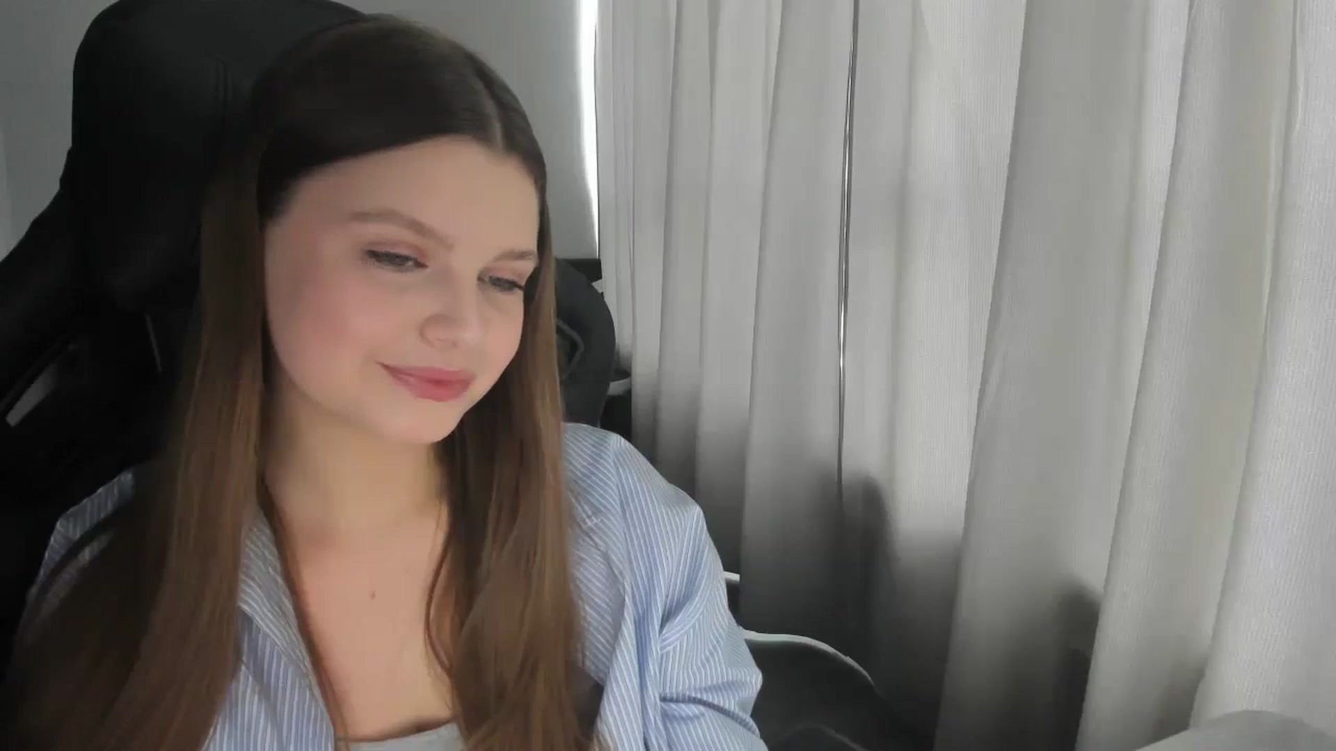 Gallery image thumbnail from Annaneon's myfreecams stream on, 06/22/2025, 11:44 image 14 of 20
