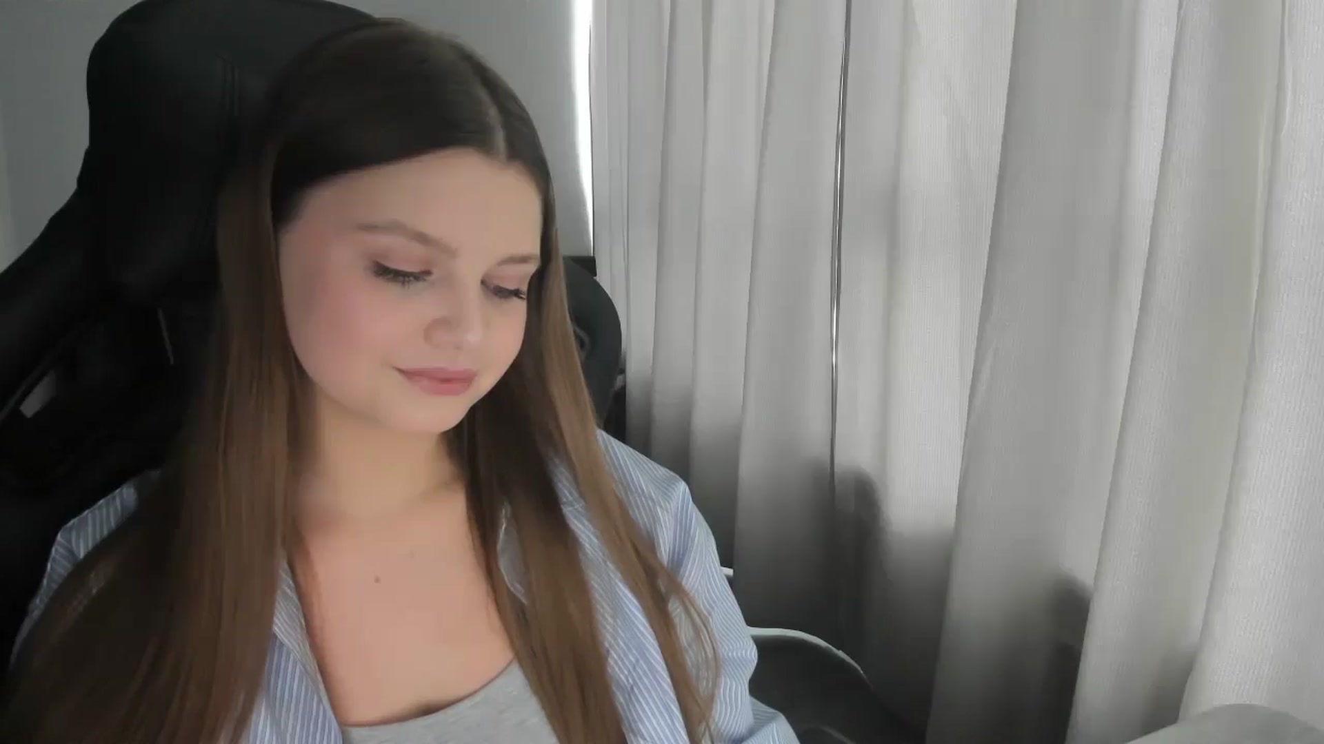 Gallery image thumbnail from Annaneon's myfreecams stream on, 06/22/2025, 11:44 image 17 of 20