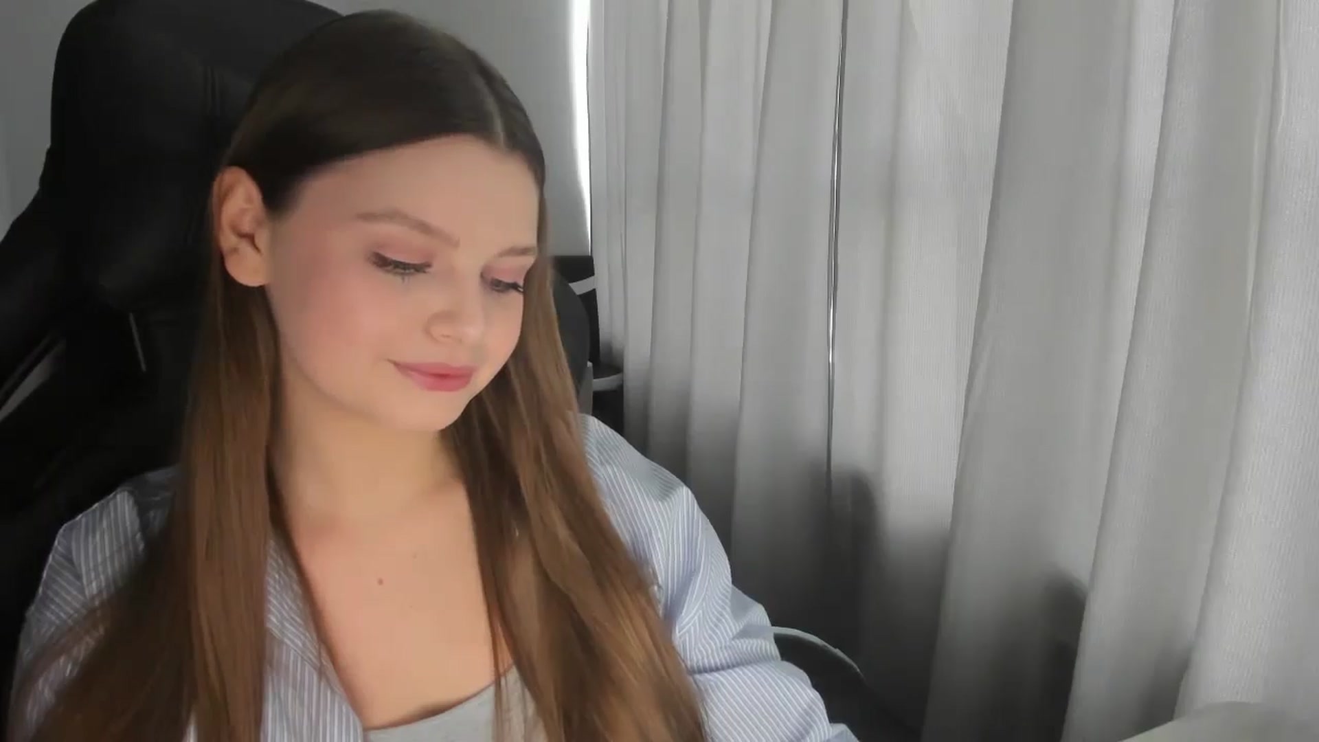 Gallery image thumbnail from Annaneon's myfreecams stream on, 06/22/2025, 11:44 image 8 of 20