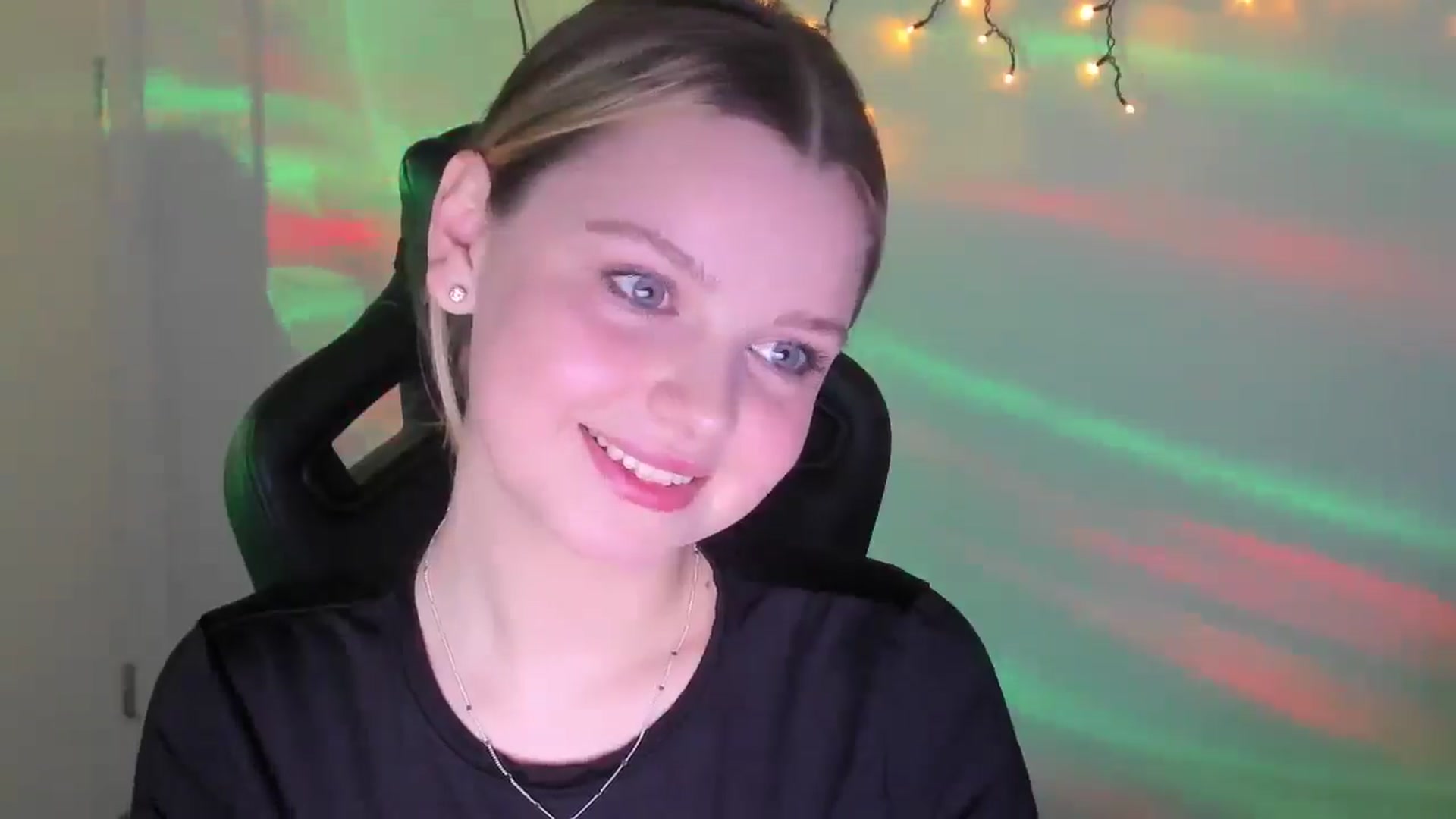Gallery image thumbnail from Annaneon's myfreecams stream on, 03/15/2026, 14:25 image 19 of 20