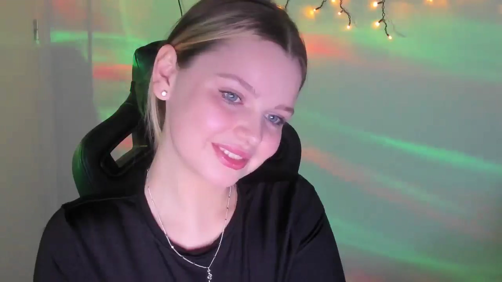 Gallery image thumbnail from Annaneon's myfreecams stream on, 03/15/2026, 14:25 image 4 of 20