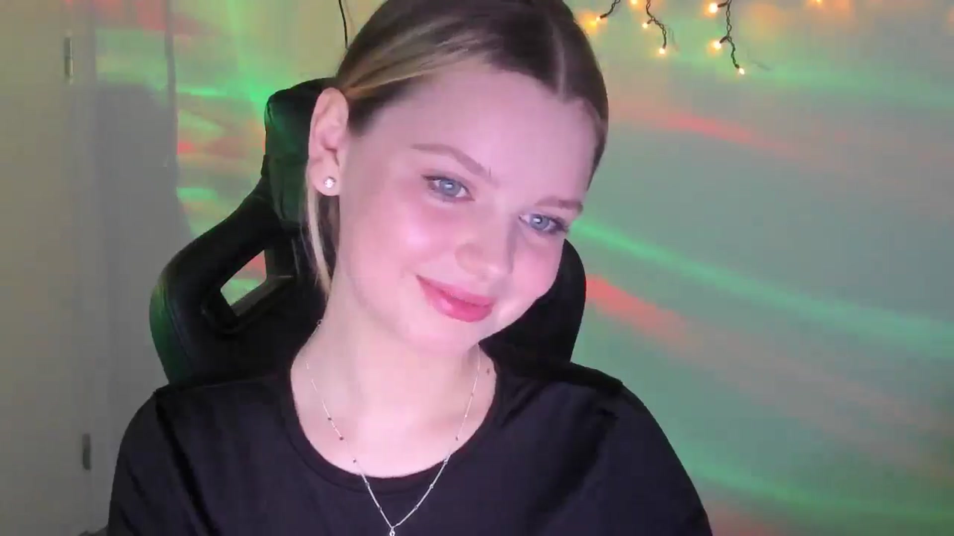 Gallery image thumbnail from Annaneon's myfreecams stream on, 03/15/2026, 14:25 image 14 of 20