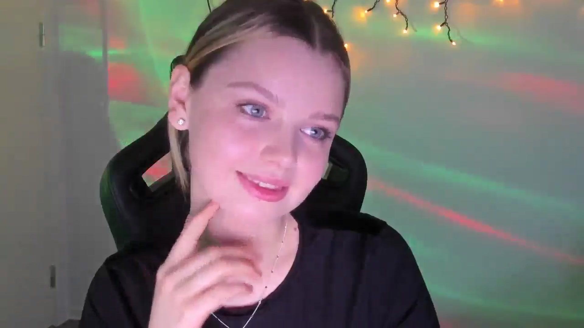 Gallery image thumbnail from Annaneon's myfreecams stream on, 03/15/2026, 14:25 image 5 of 20