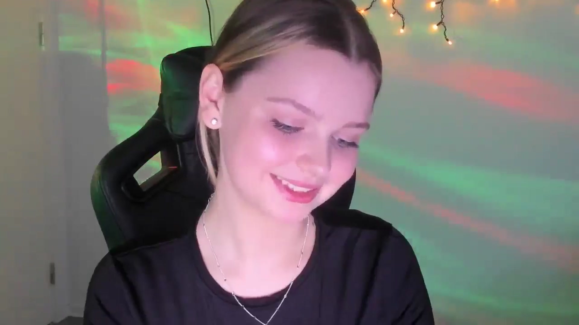 Gallery image thumbnail from Annaneon's myfreecams stream on, 03/15/2026, 14:25 image 15 of 20