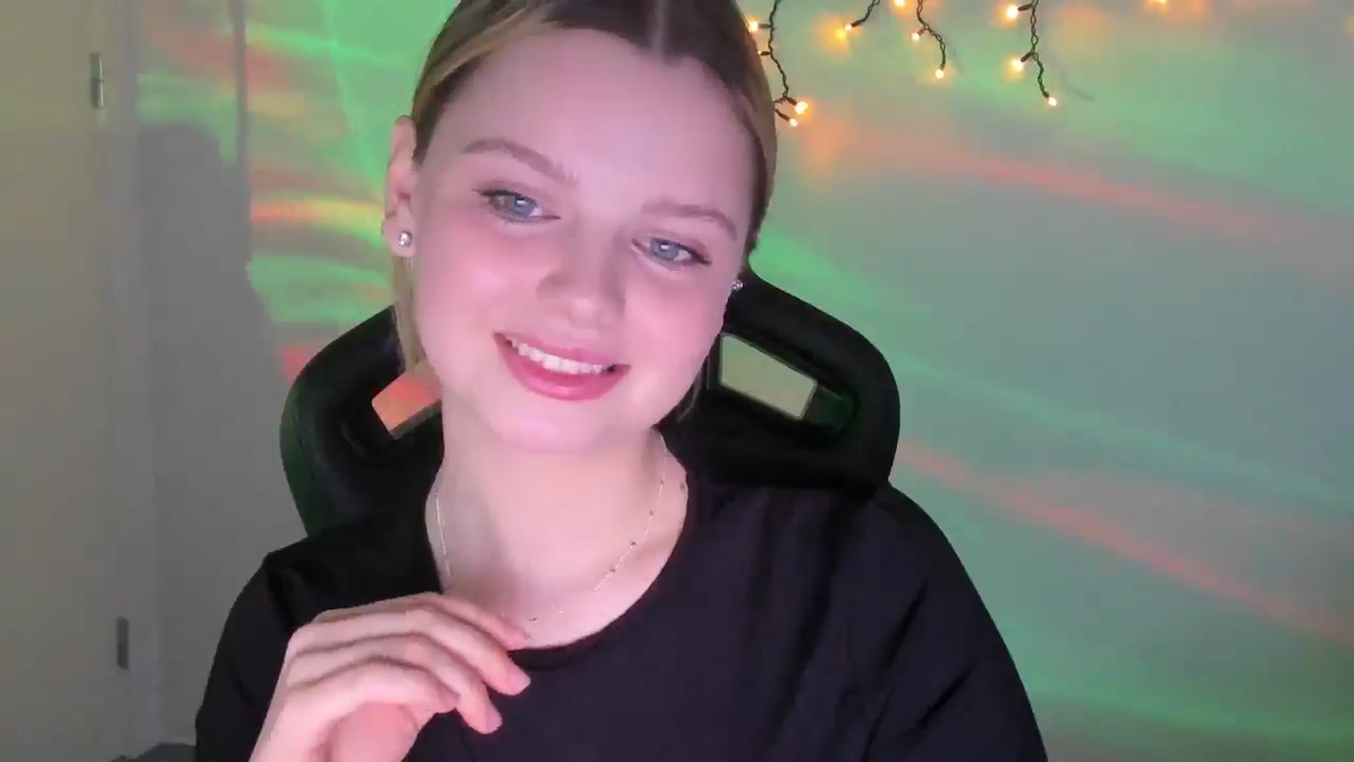Gallery image thumbnail from Annaneon's myfreecams stream on, 03/15/2026, 14:25 image 3 of 20