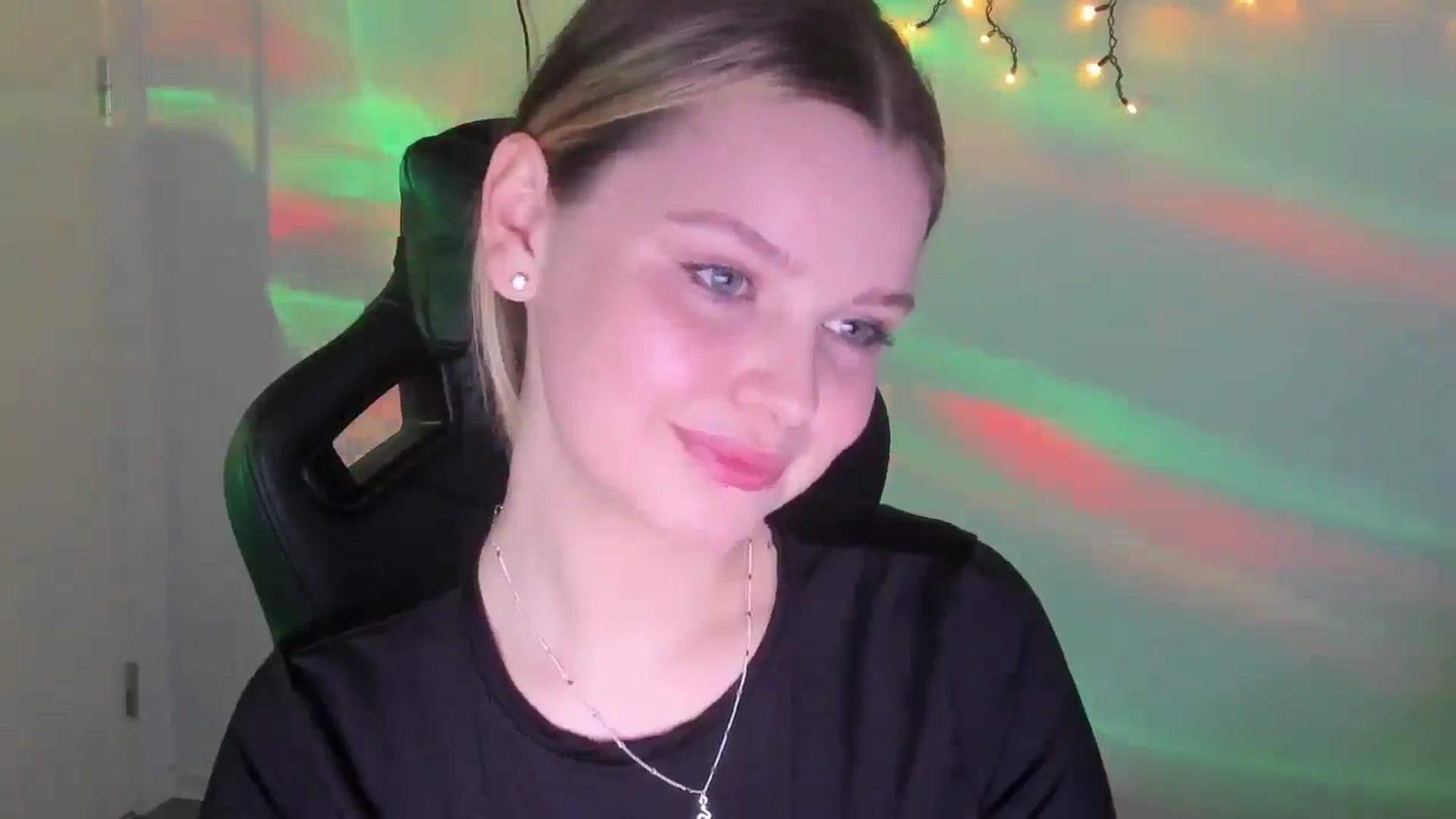 Gallery image thumbnail from Annaneon's myfreecams stream on, 03/15/2026, 14:25 image 7 of 20