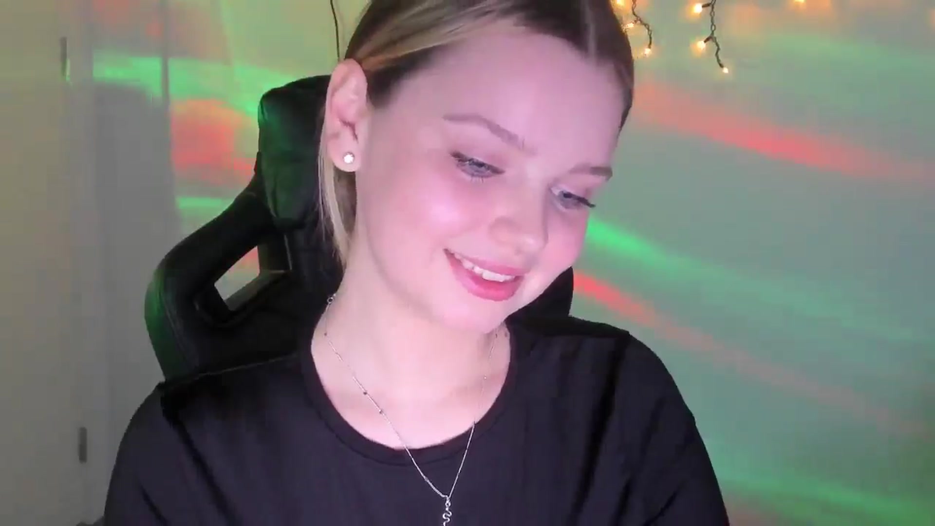 Gallery image thumbnail from Annaneon's myfreecams stream on, 03/15/2026, 14:25 image 13 of 20