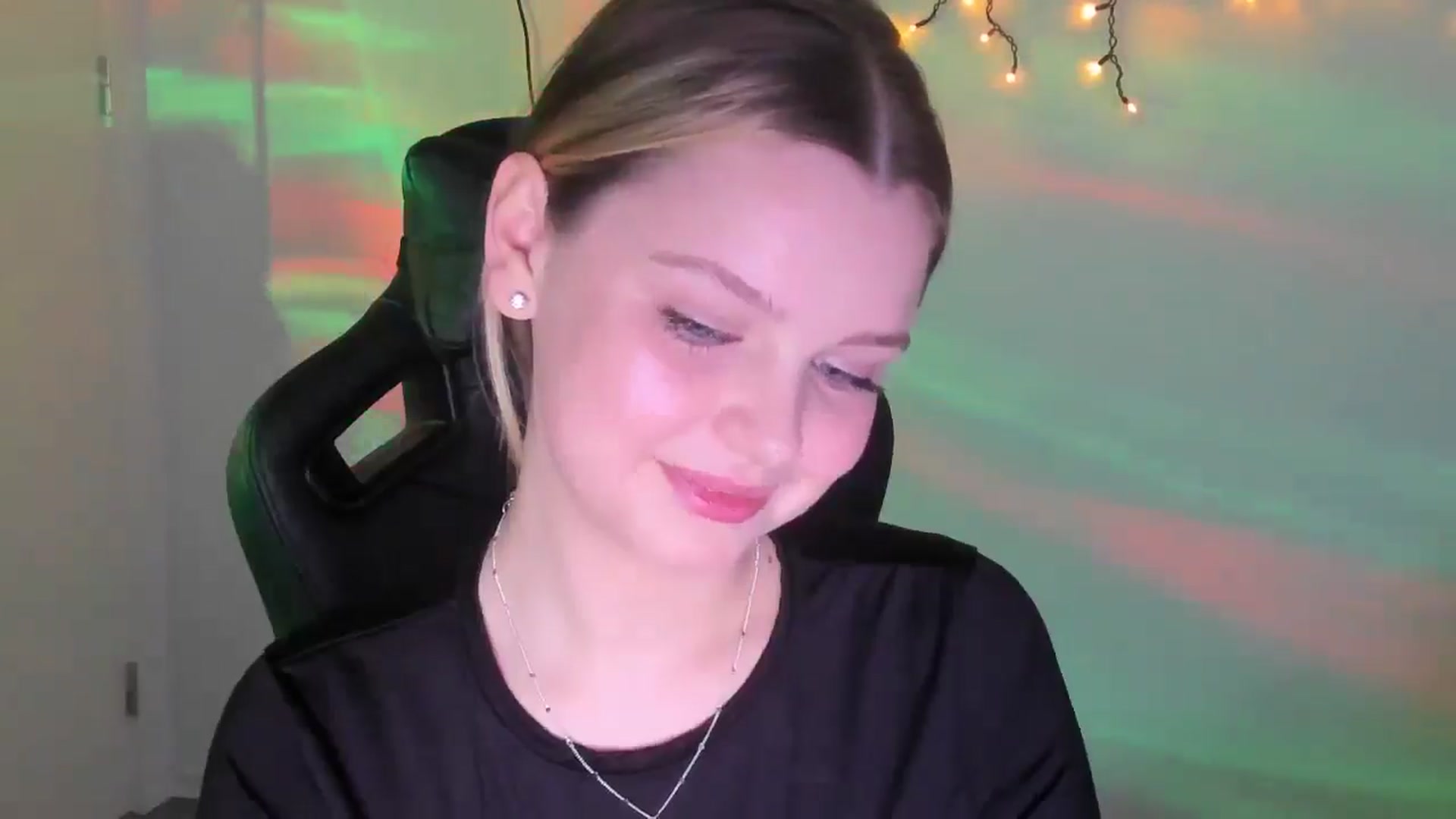 Gallery image thumbnail from Annaneon's myfreecams stream on, 03/15/2026, 14:25 image 17 of 20
