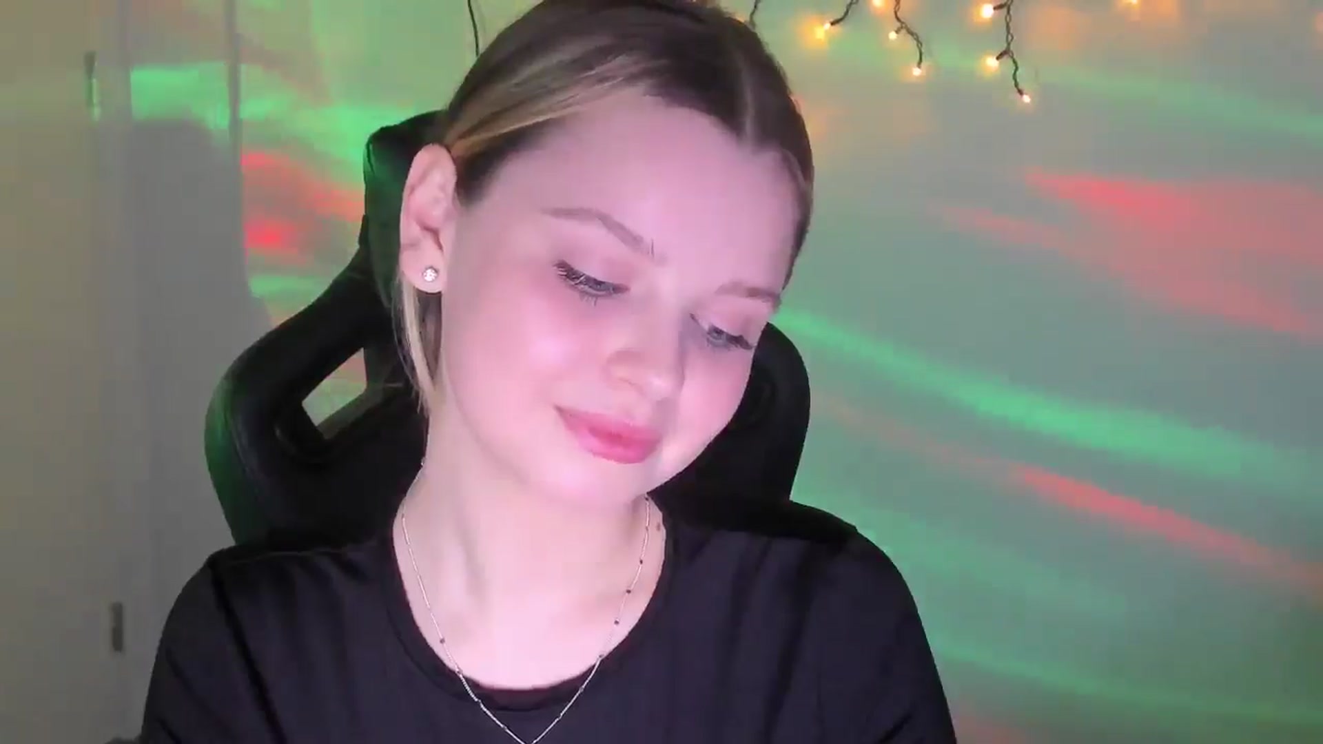Gallery image thumbnail from Annaneon's myfreecams stream on, 03/15/2026, 14:25 image 20 of 20
