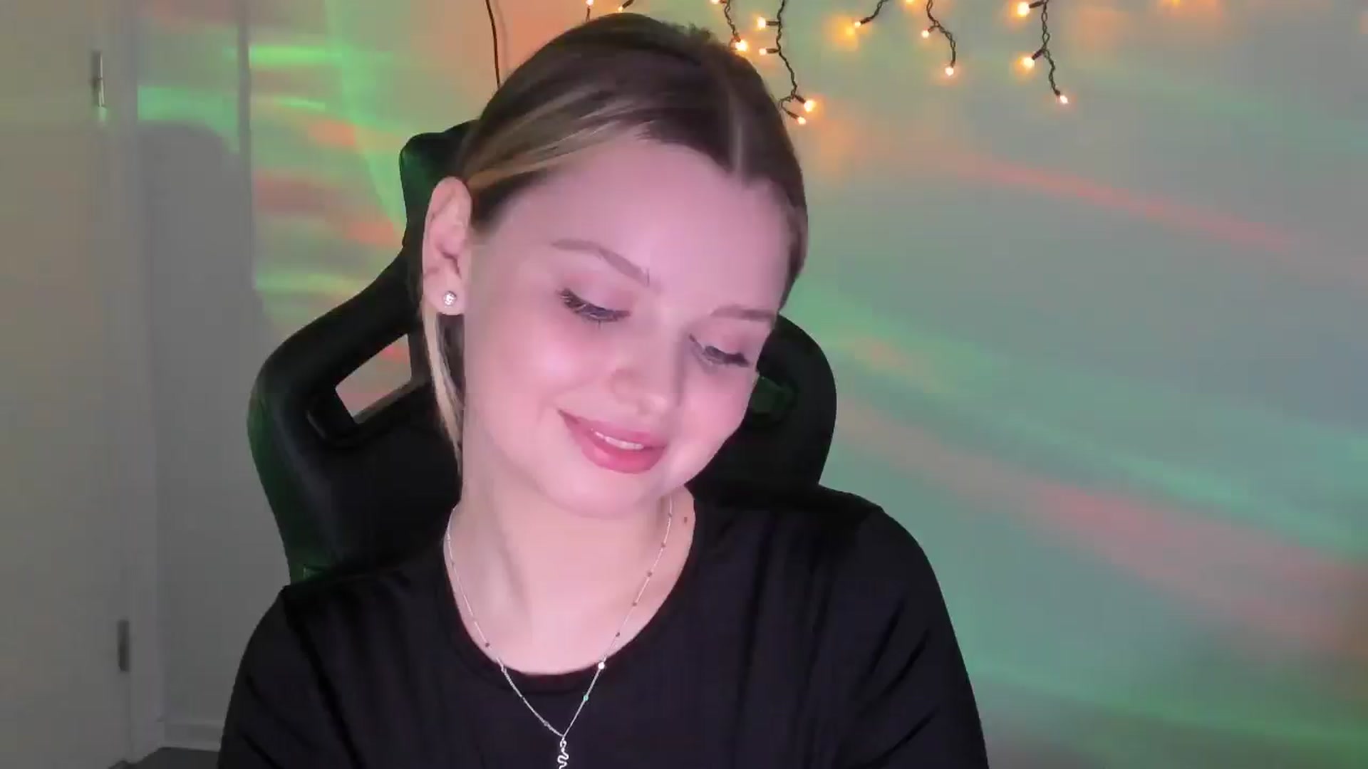 Gallery image thumbnail from Annaneon's myfreecams stream on, 03/15/2026, 15:58 image 18 of 20