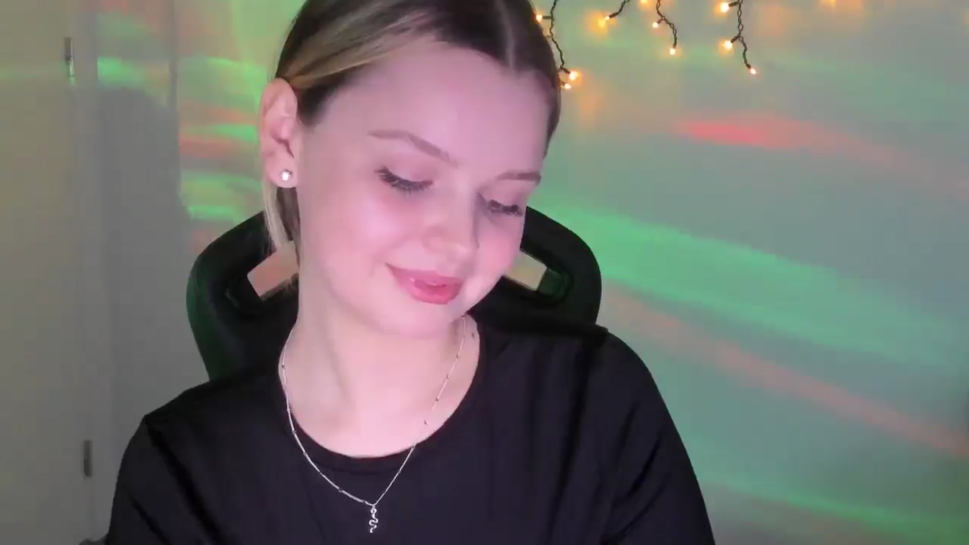 Gallery image thumbnail from Annaneon's myfreecams stream on, 03/15/2026, 15:58 image 5 of 20