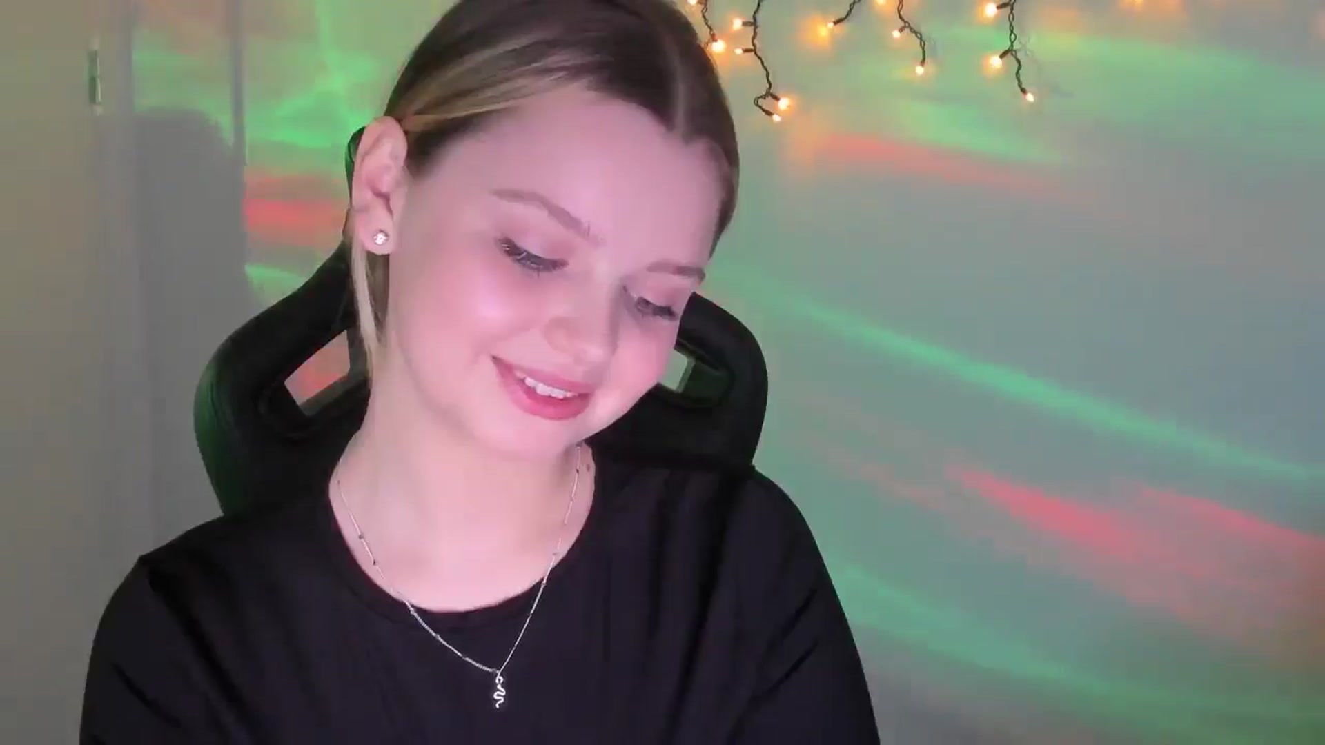 Gallery image thumbnail from Annaneon's myfreecams stream on, 03/15/2026, 15:58 image 8 of 20