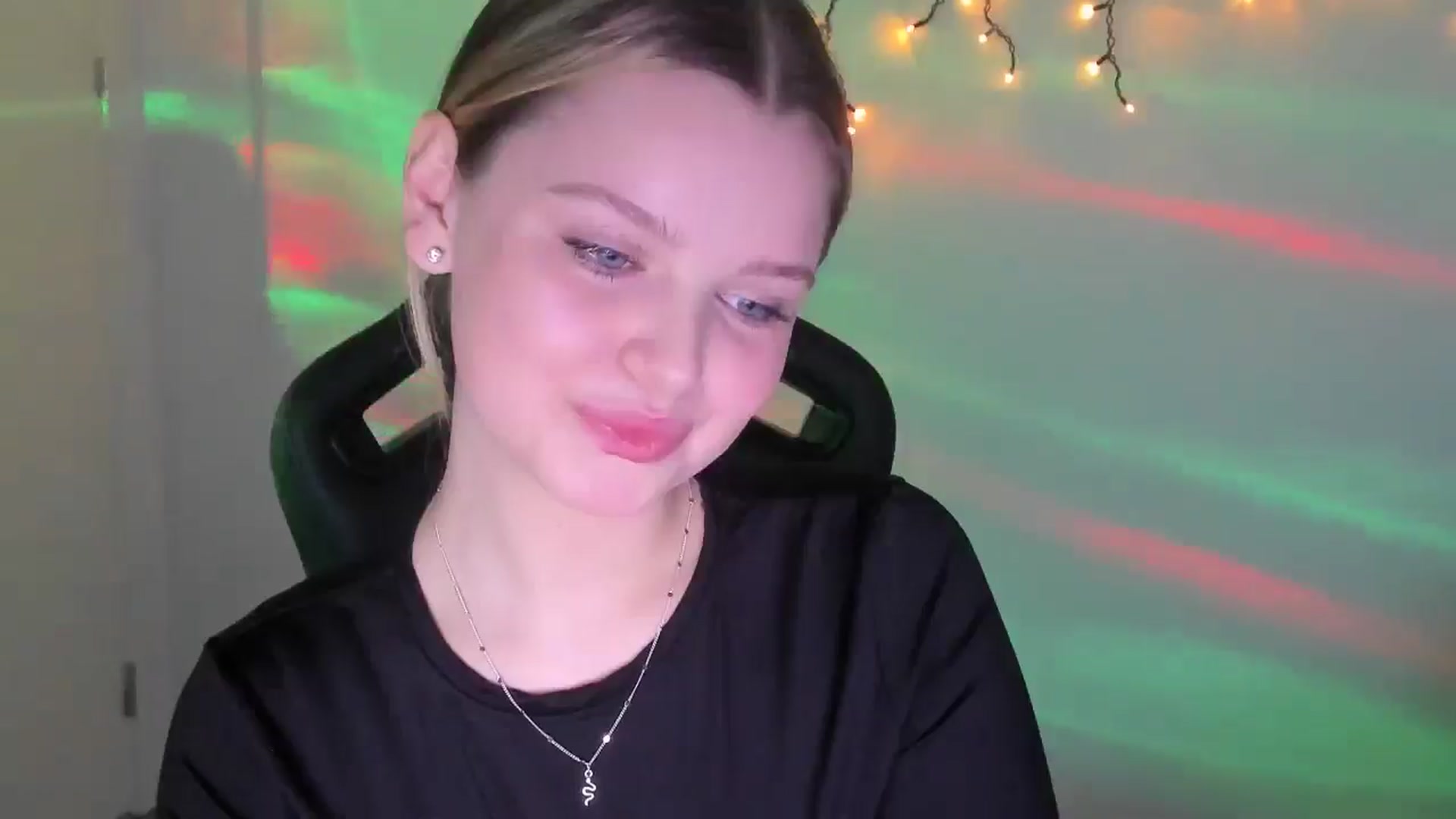 Gallery image thumbnail from Annaneon's myfreecams stream on, 03/15/2026, 15:58 image 2 of 20