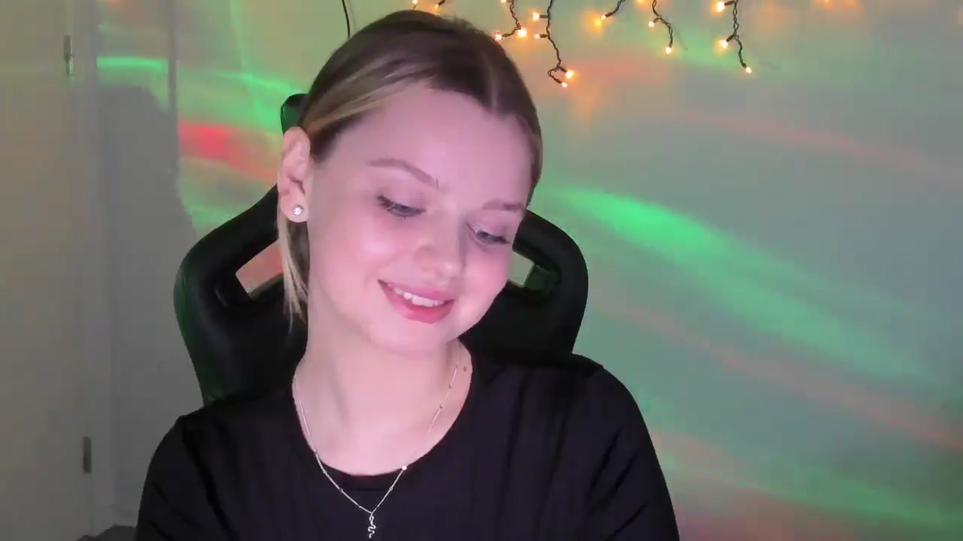 Gallery image thumbnail from Annaneon's myfreecams stream on, 03/15/2026, 15:58 image 17 of 20
