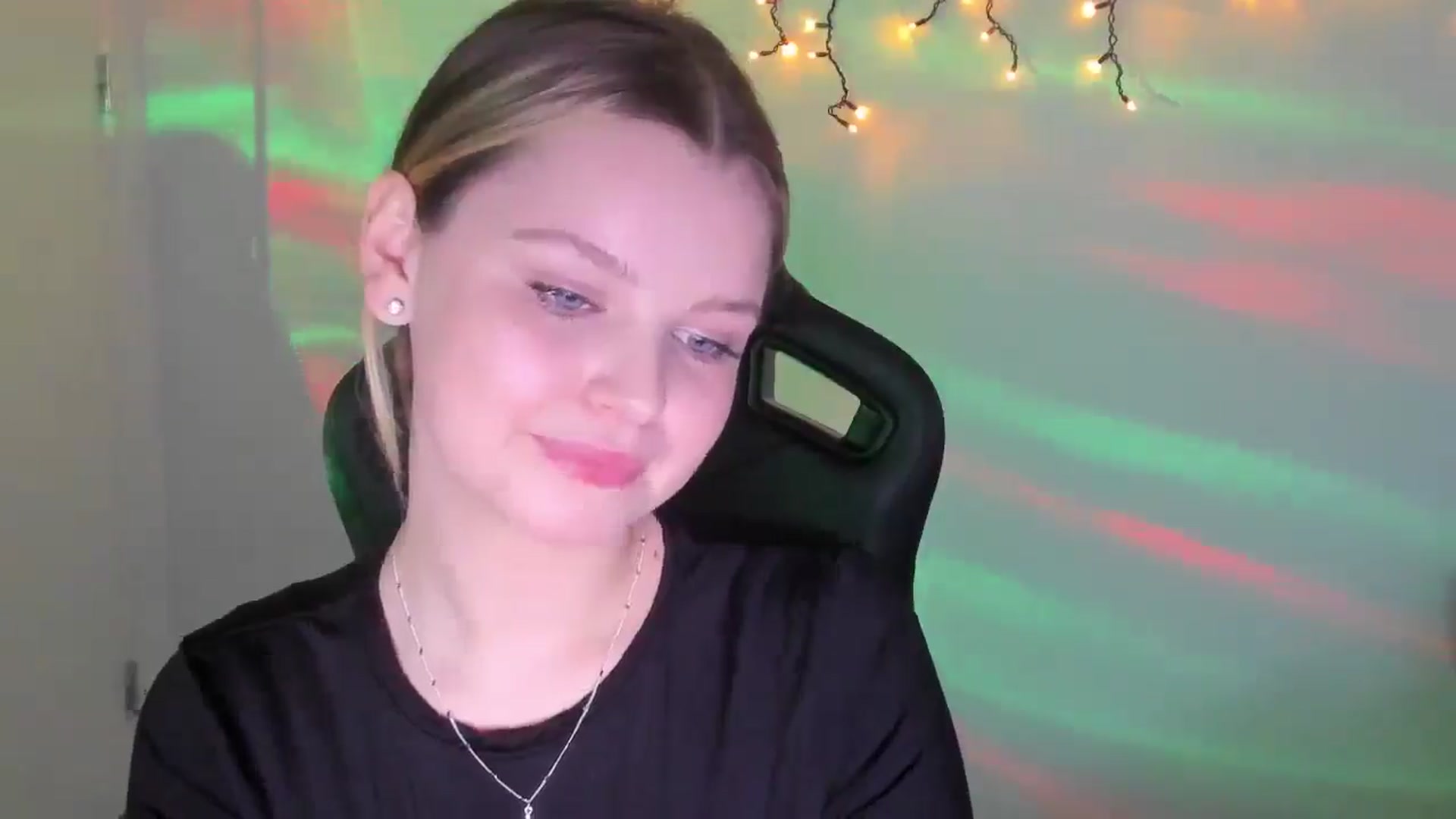 Gallery image thumbnail from Annaneon's myfreecams stream on, 03/15/2026, 15:58 image 12 of 20