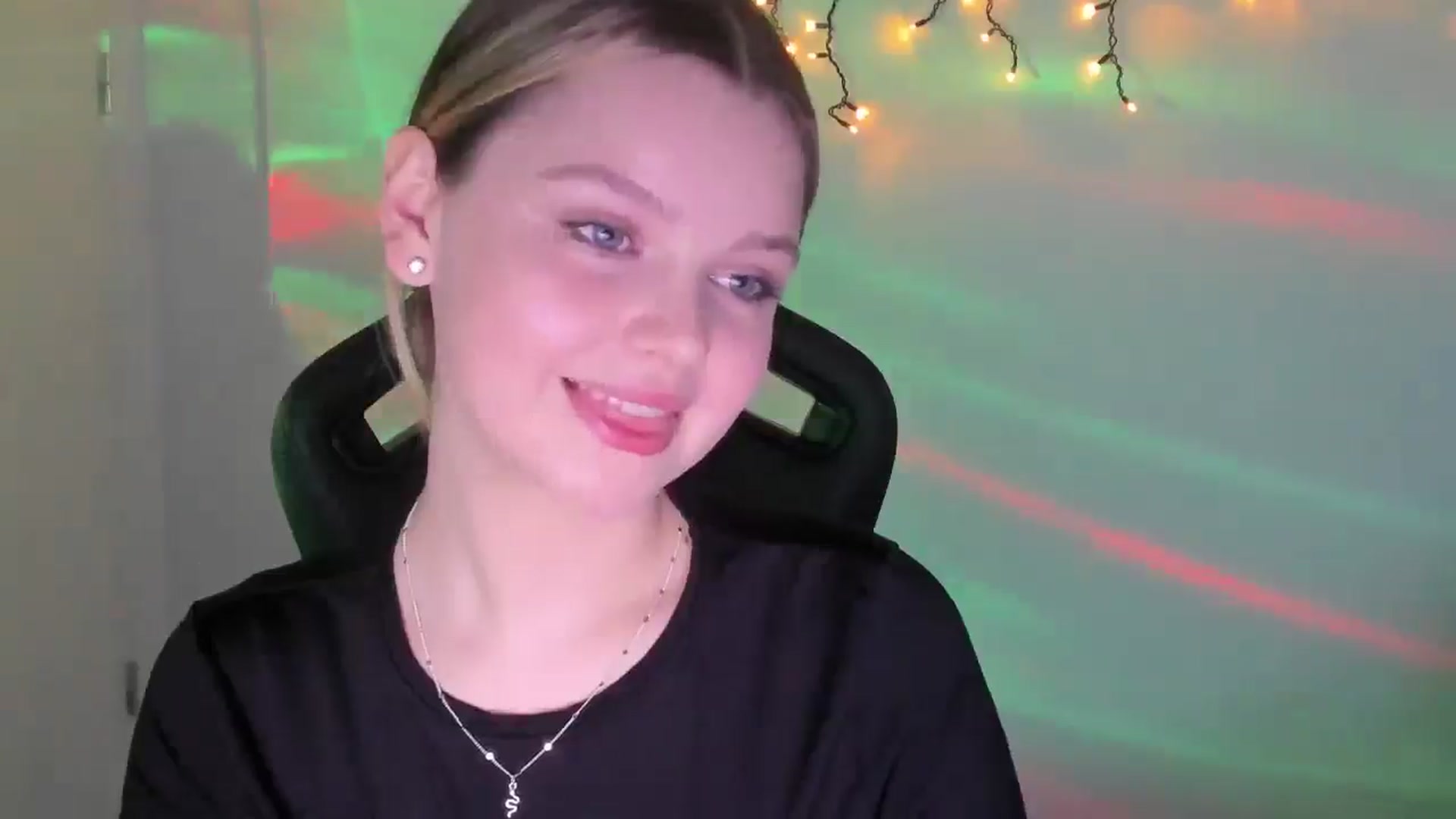 Gallery image thumbnail from Annaneon's myfreecams stream on, 03/15/2026, 15:58 image 4 of 20