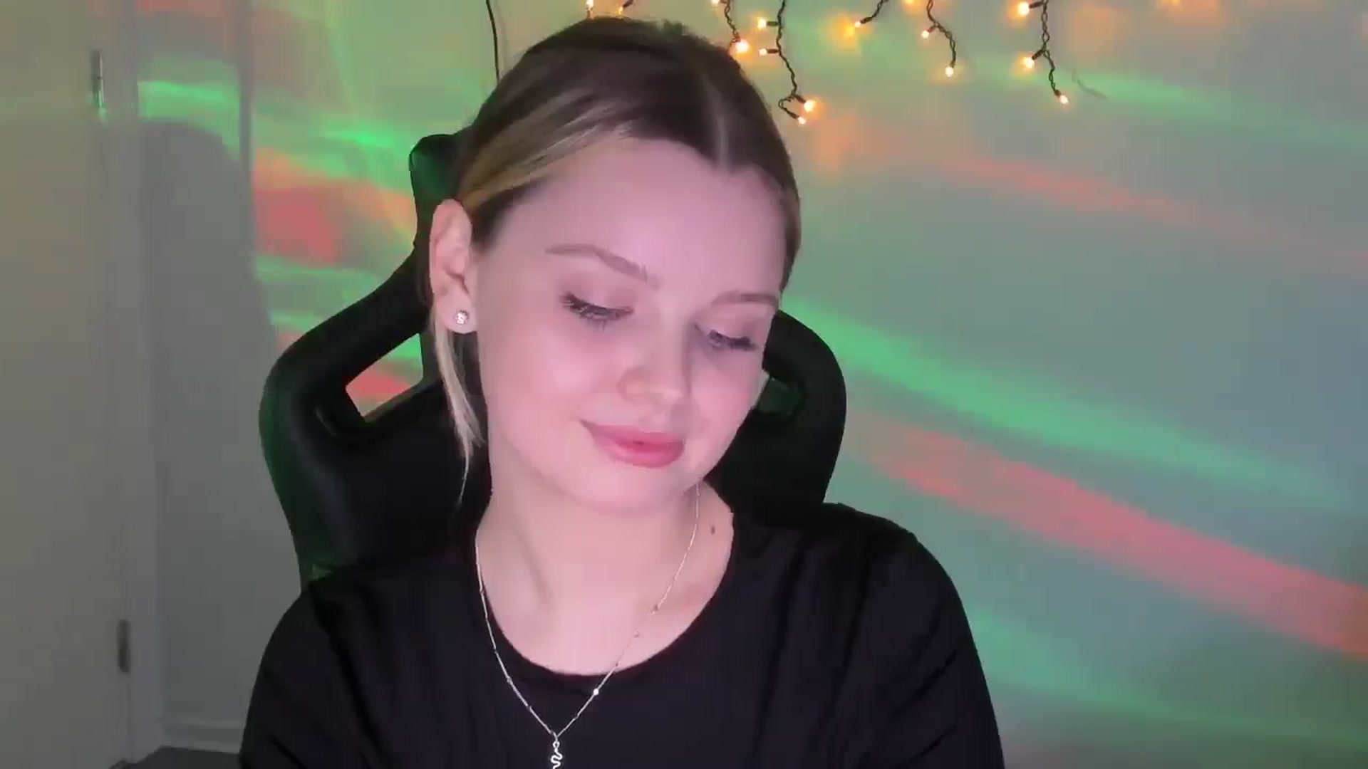Gallery image thumbnail from Annaneon's myfreecams stream on, 03/15/2026, 15:58 image 19 of 20