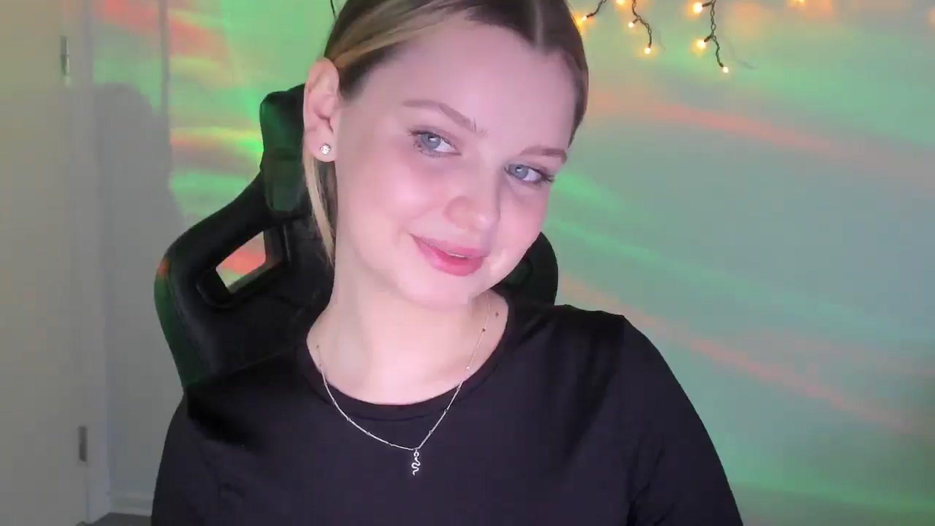 Gallery image thumbnail from Annaneon's myfreecams stream on, 03/15/2026, 15:58 image 14 of 20
