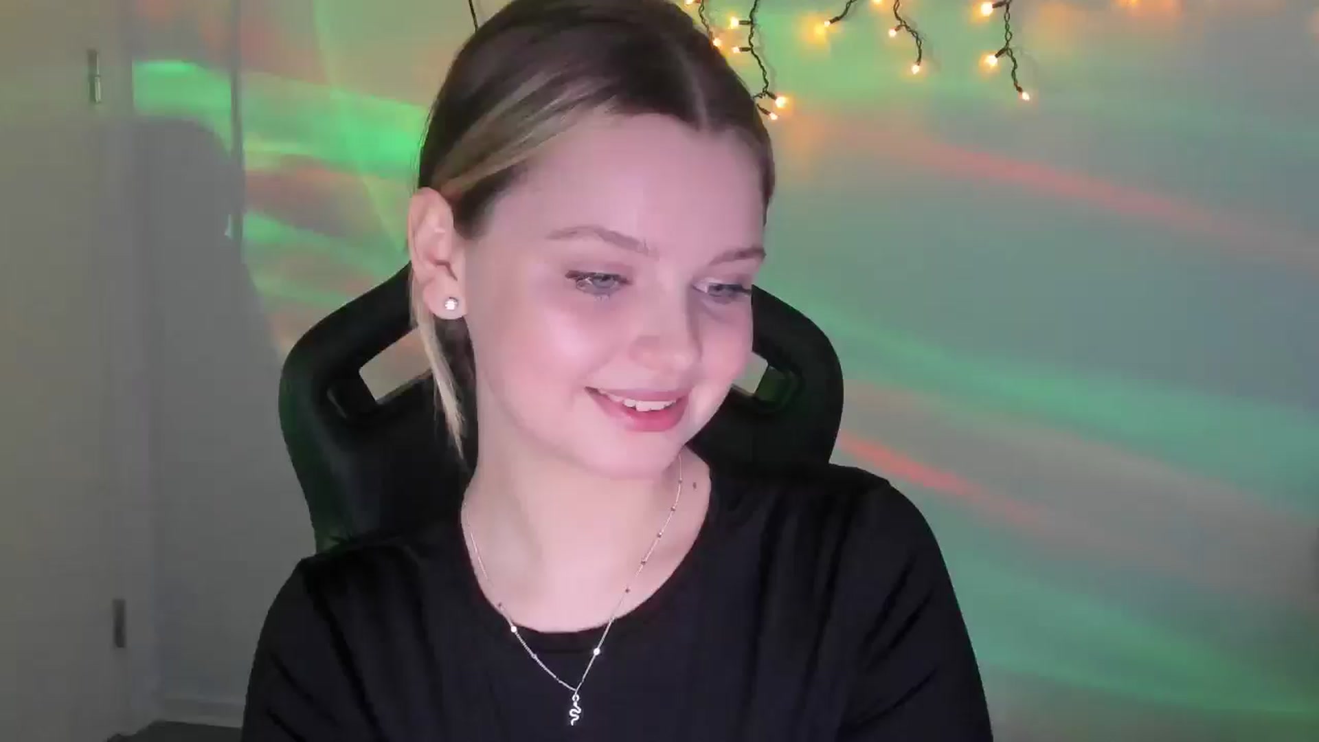 Gallery image thumbnail from Annaneon's myfreecams stream on, 03/15/2026, 15:58 image 16 of 20