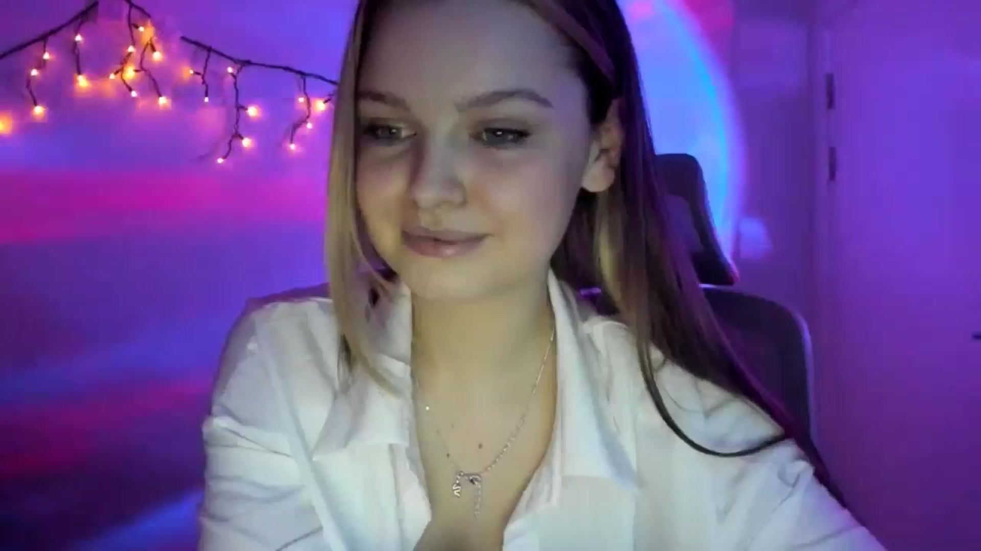 Gallery image thumbnail from Annaneon's myfreecams stream on, 03/17/2026, 17:54 image 17 of 20