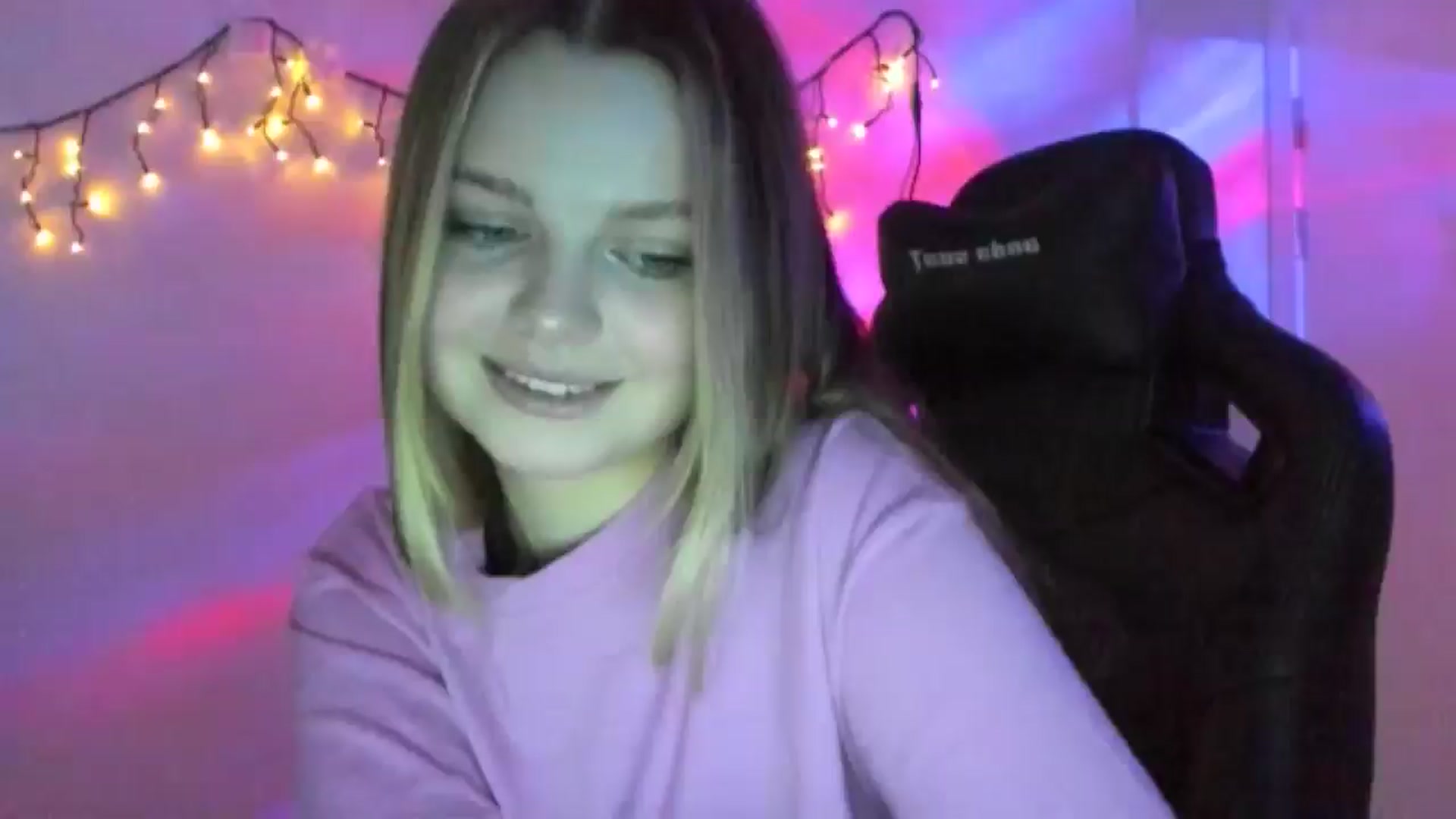Gallery image thumbnail from Annaneon's myfreecams stream on, 03/18/2026, 13:06 image 12 of 20