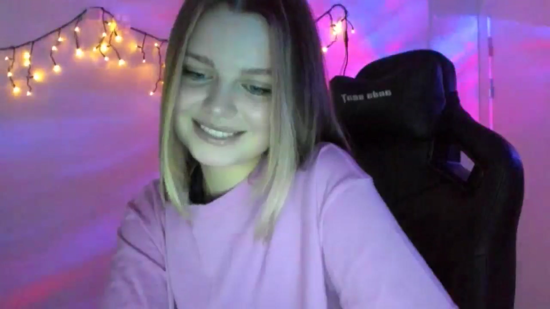 Gallery image thumbnail from Annaneon's myfreecams stream on, 03/18/2026, 13:06 image 15 of 20