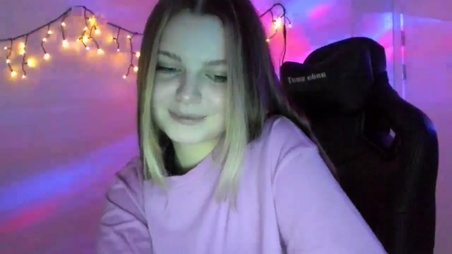 Gallery image thumbnail from Annaneon's myfreecams stream on, 03/18/2026, 13:06 image 17 of 20