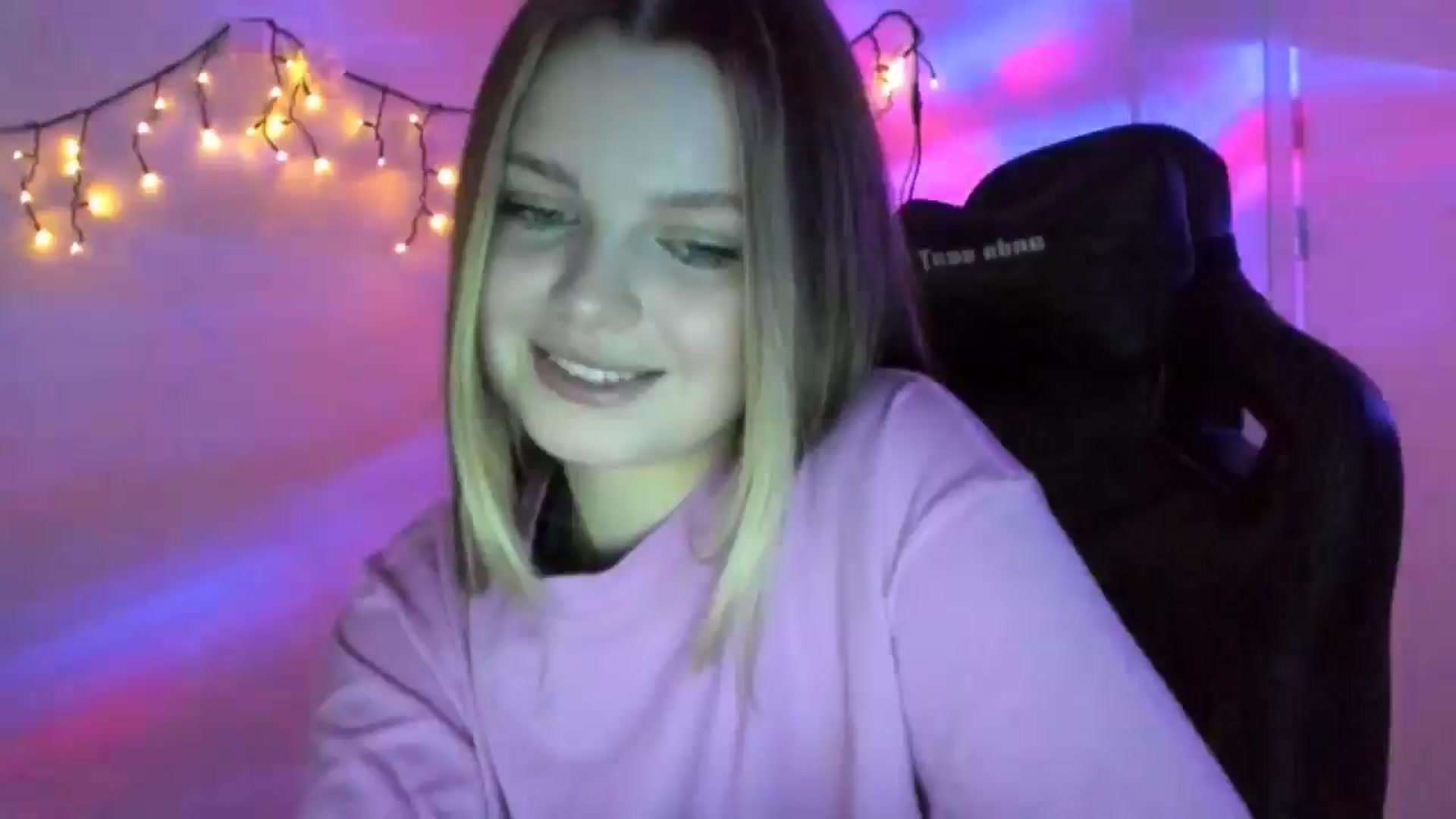 Gallery image thumbnail from Annaneon's myfreecams stream on, 03/18/2026, 13:06 image 18 of 20