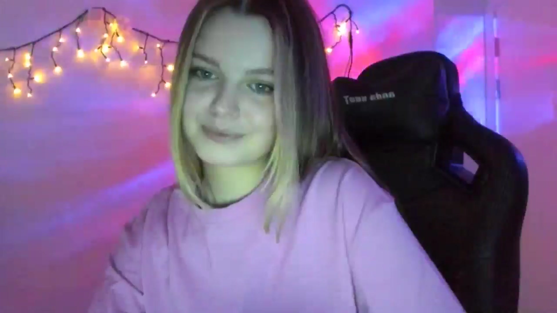 Gallery image thumbnail from Annaneon's myfreecams stream on, 03/18/2026, 13:06 image 4 of 20