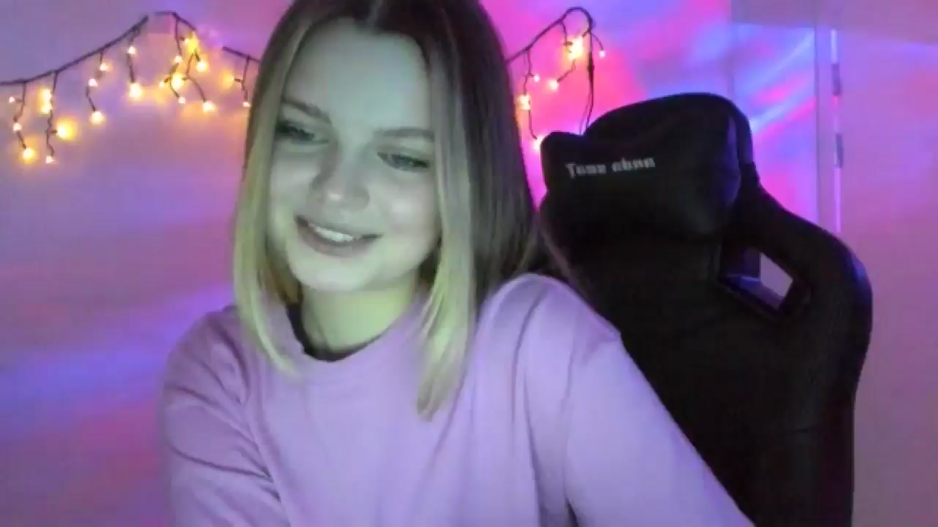 Gallery image thumbnail from Annaneon's myfreecams stream on, 03/18/2026, 13:06 image 1 of 20