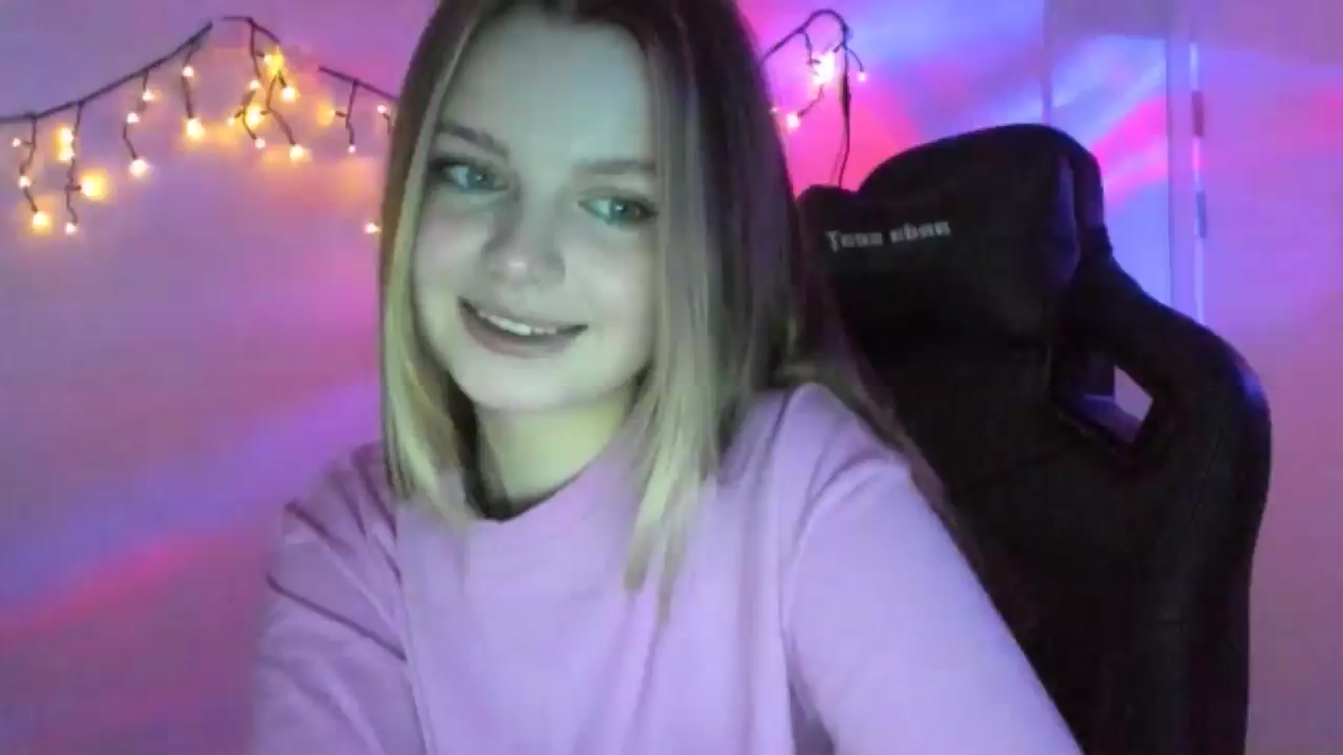 Gallery image thumbnail from Annaneon's myfreecams stream on, 03/18/2026, 13:06 image 13 of 20