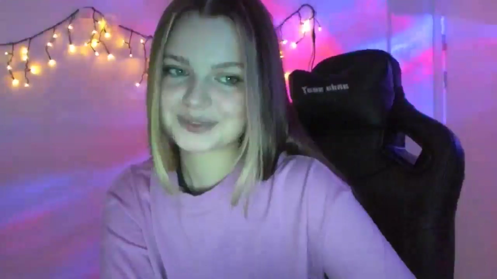 Gallery image thumbnail from Annaneon's myfreecams stream on, 03/18/2026, 13:06 image 8 of 20