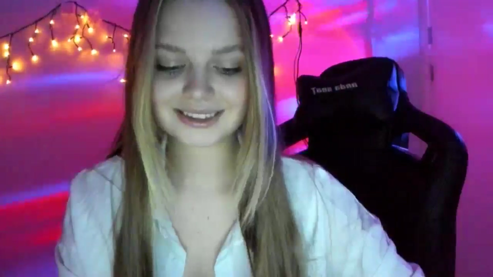 Gallery image thumbnail from Annaneon's myfreecams stream on, 03/20/2026, 18:44 image 16 of 20